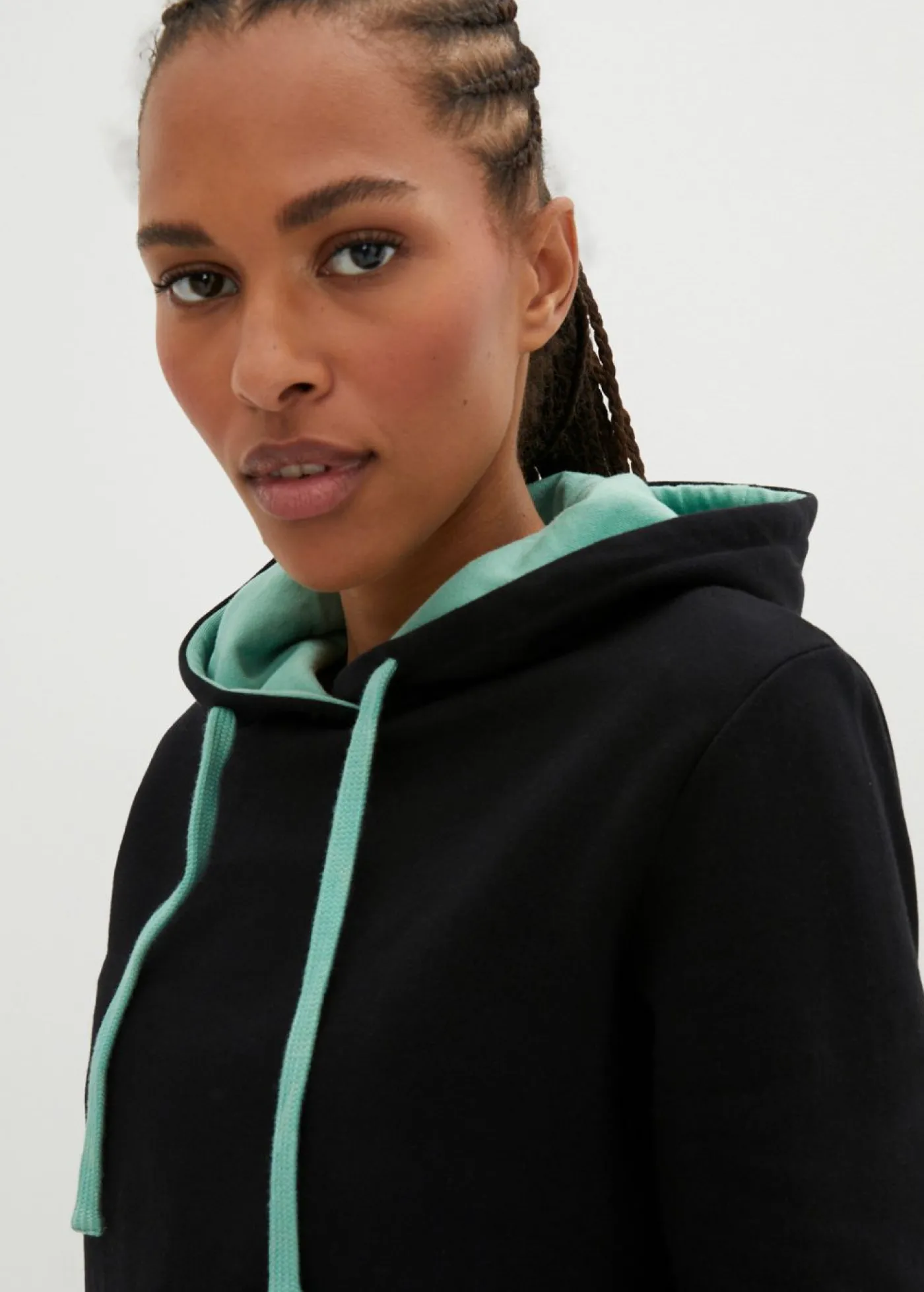 bonprix bonprix Sudadera con capucha de algodón orgánico negro/salvia Outlet