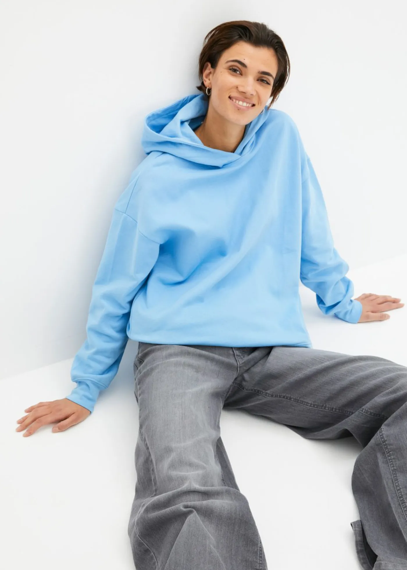 bonprix bonprix Sudadera con capucha de algodón puro azul bebé Online