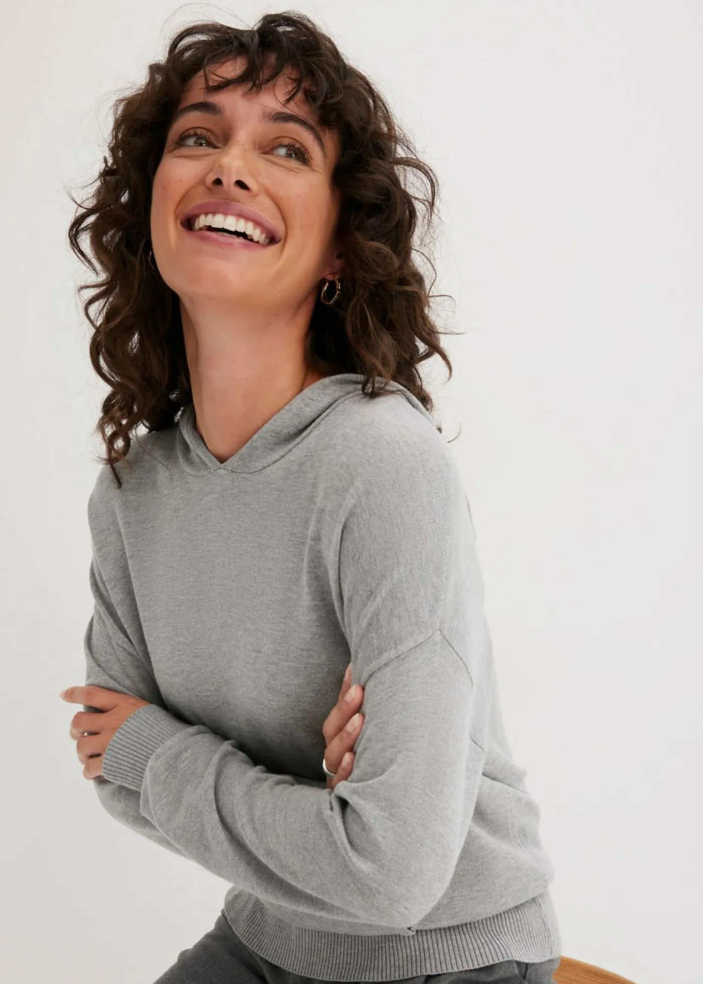 bonprix bonprix Sudadera con capucha de punto y bolsillo canguro en mezcla de viscosa Gris claro jaspeado Clearance