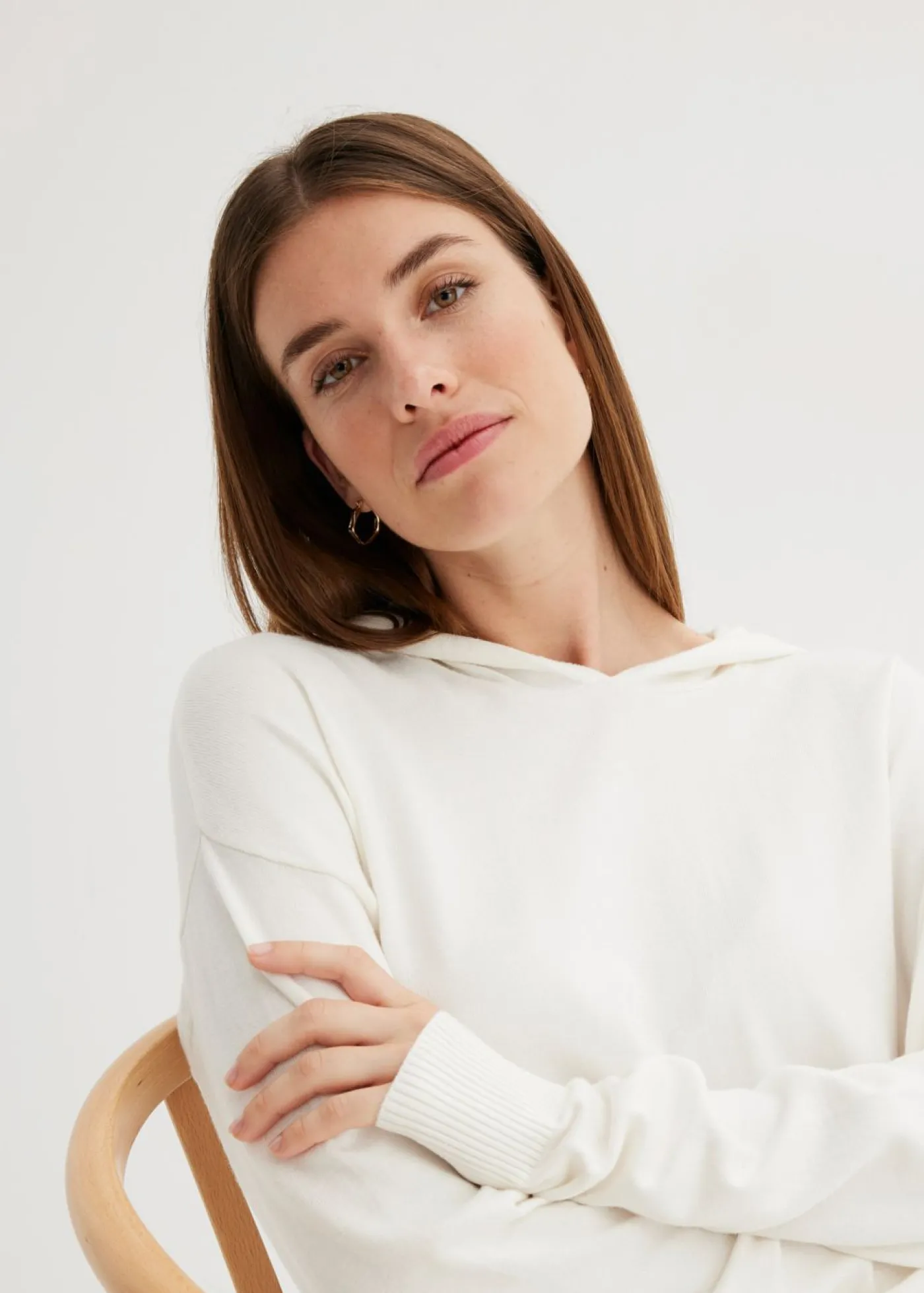 bonprix bonprix Sudadera con capucha de punto y bolsillo canguro en mezcla de viscosa Blanco lana Clearance