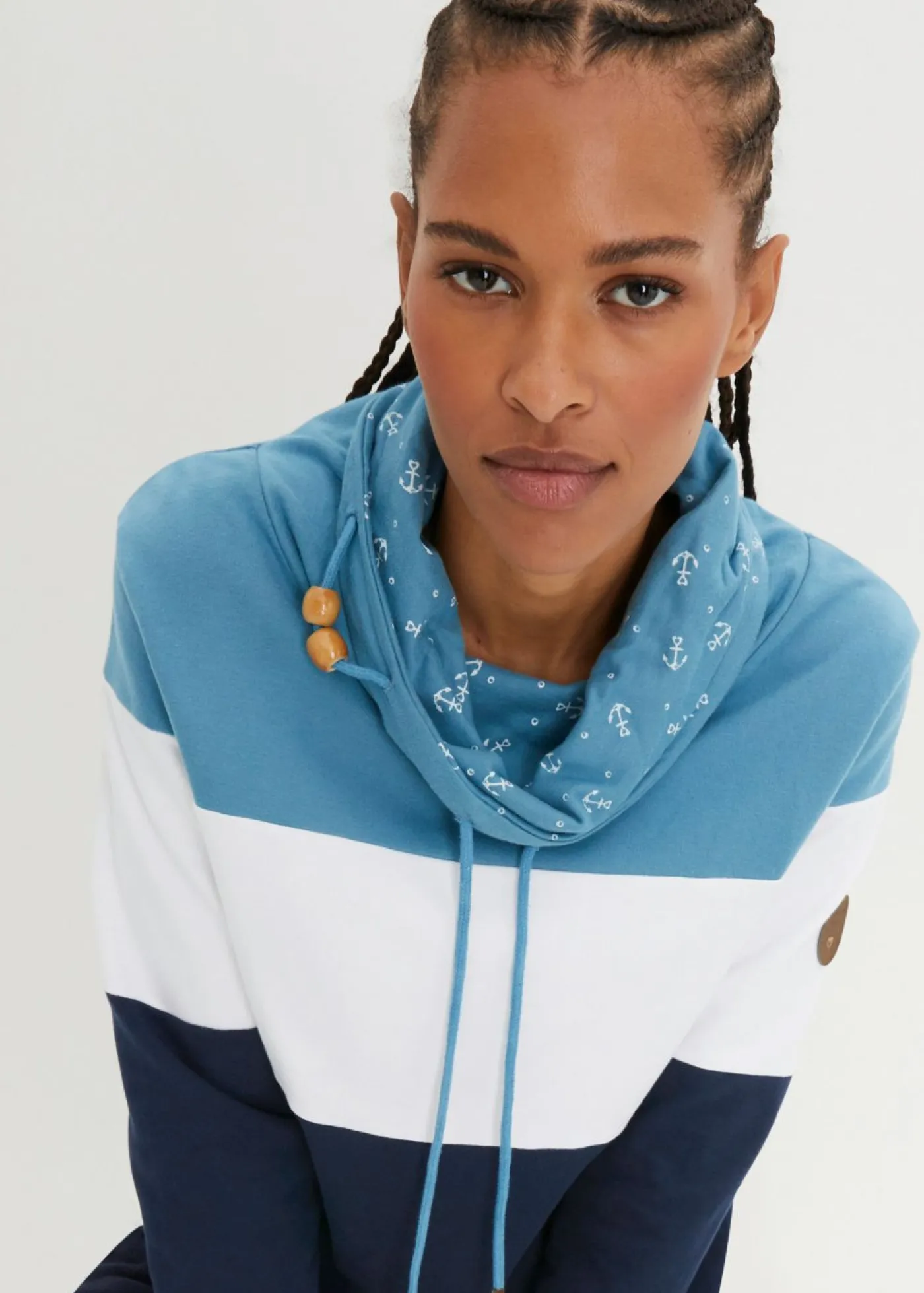 bonprix bonprix Sudadera de algodón puro con cuello estampado azul mate-blanco-azul marino Best