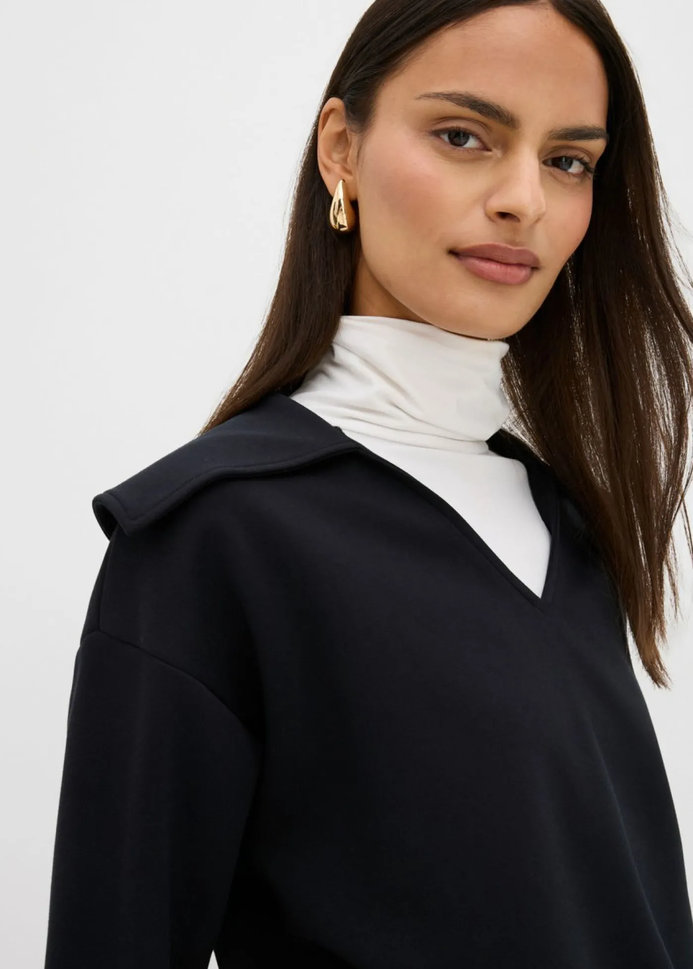 bonprix bonprix Sudadera de mezcla de viscosa con cuello ancho Negro