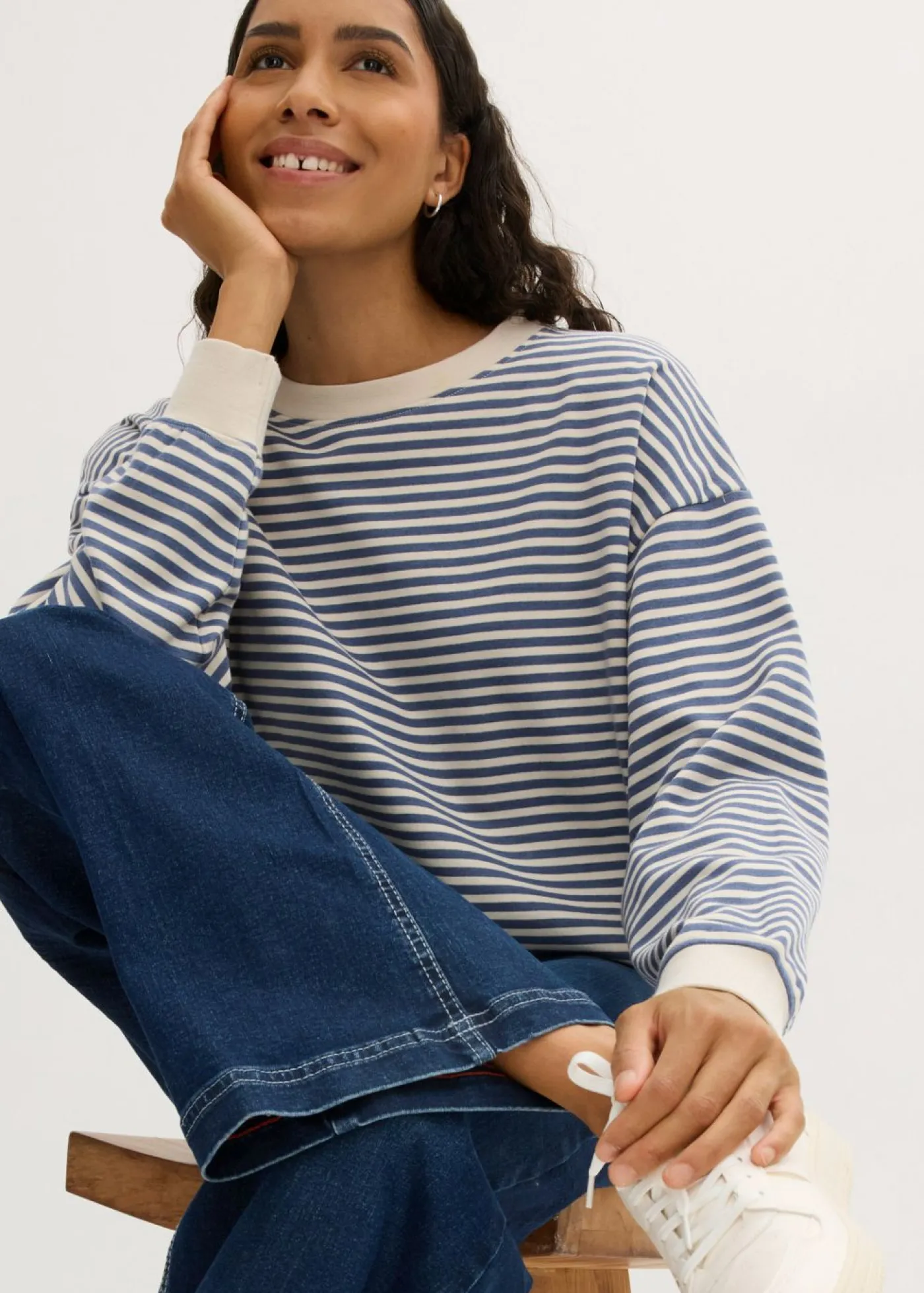 bonprix bonprix Sudadera holgada Denim-blanco lana de rayas Hot
