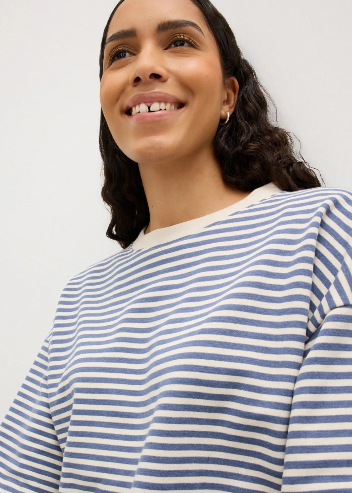 bonprix bonprix Sudadera holgada Denim-blanco lana de rayas Hot