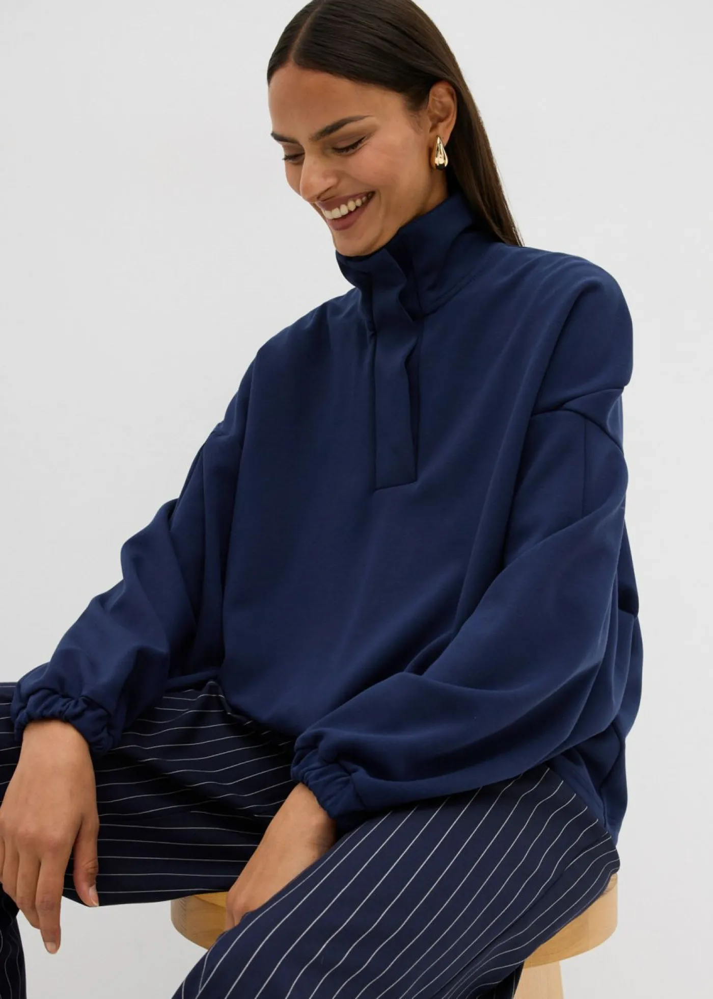 bonprix bonprix Sudadera holgada de neopreno Azul marino Outlet