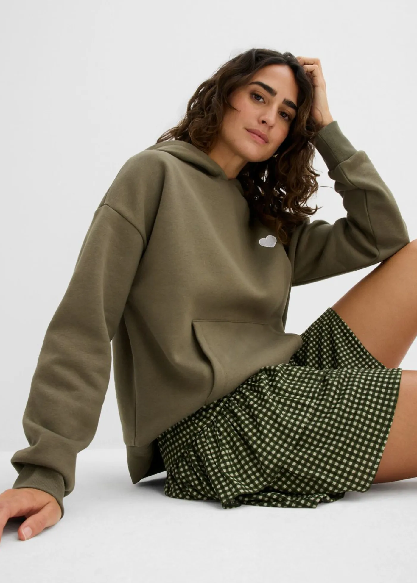 bonprix bonprix Sudadera oversize de mezcla de algodón suave con capucha Verde grisáceo Clearance