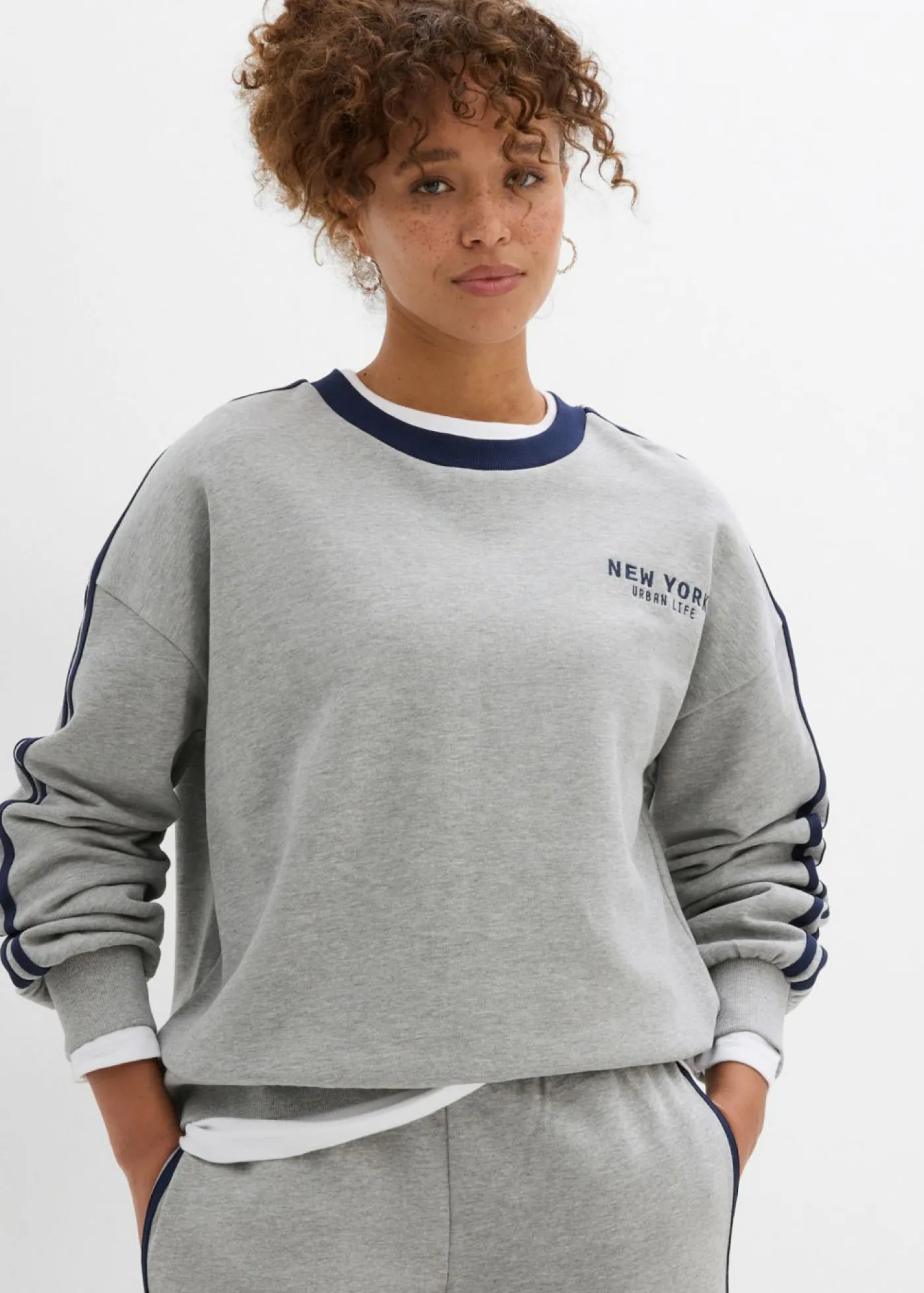 bonprix bonprix Sudadera oversize en suave mezcla de algodón Gris claro jaspeado/azul marino estampado Best