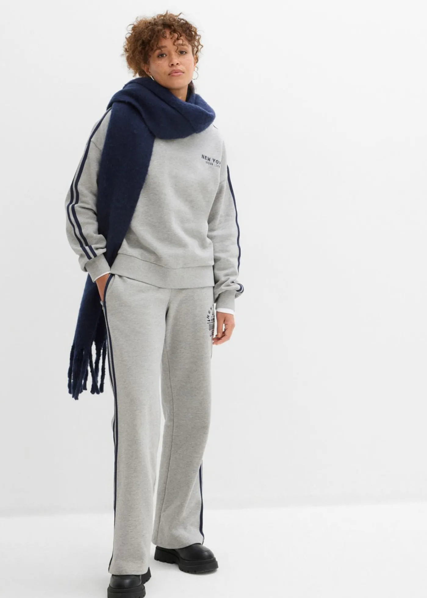 bonprix bonprix Sudadera oversize en suave mezcla de algodón Gris claro jaspeado/azul marino estampado Best