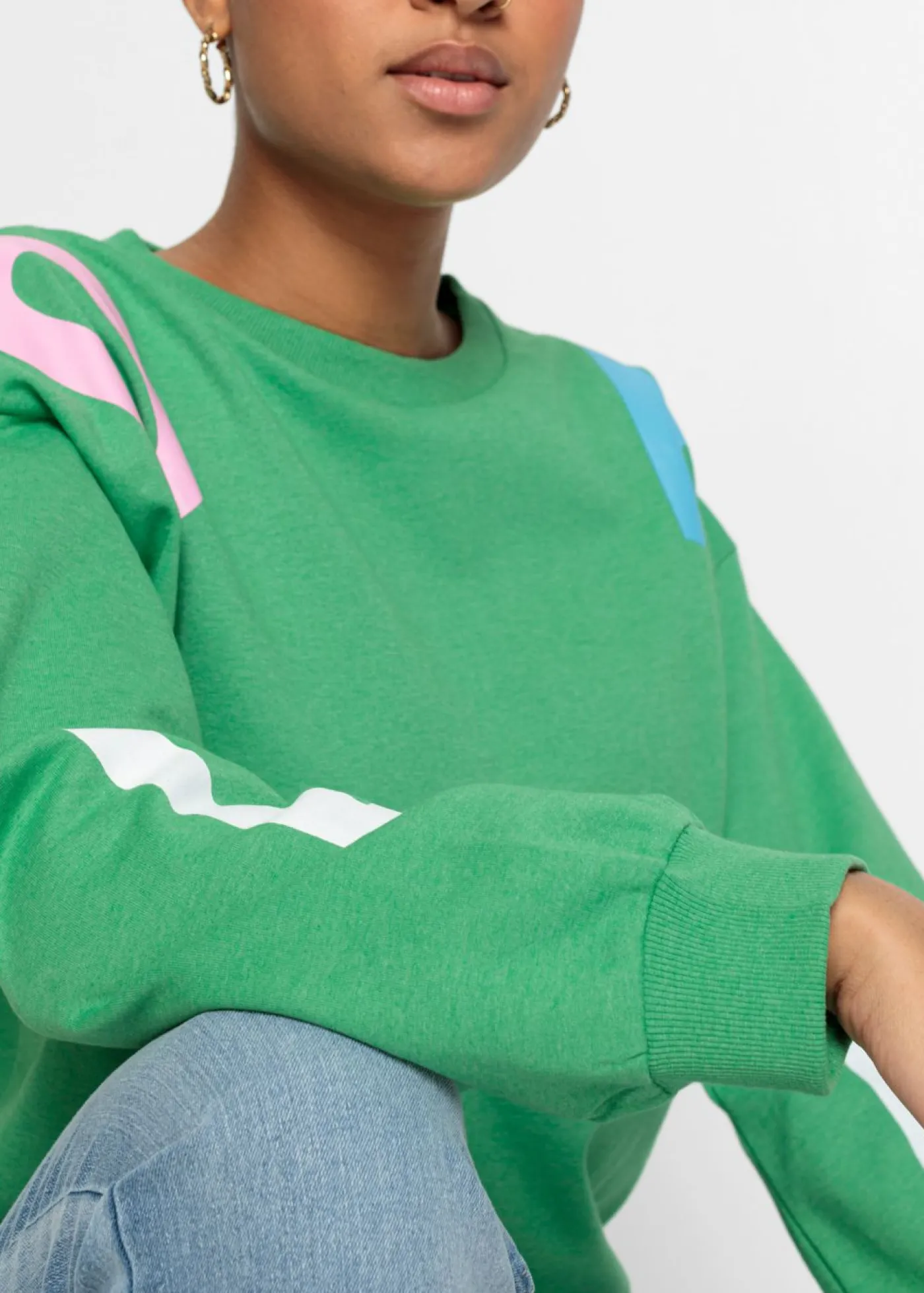 bonprix bonprix Sudadera oversize en suave mezcla de algodón Verde ópalo estampado New