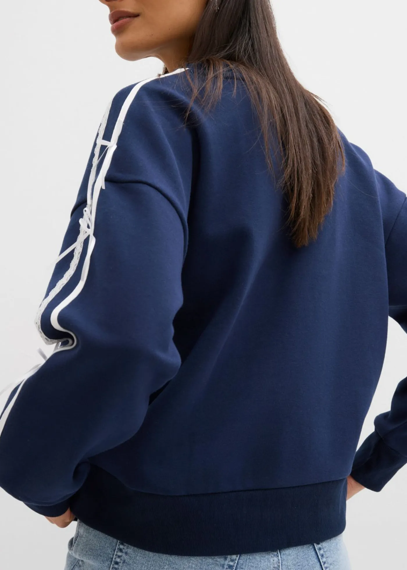 bonprix bonprix Sudadera oversize en suave mezcla de algodón Azul marino + blanco lana