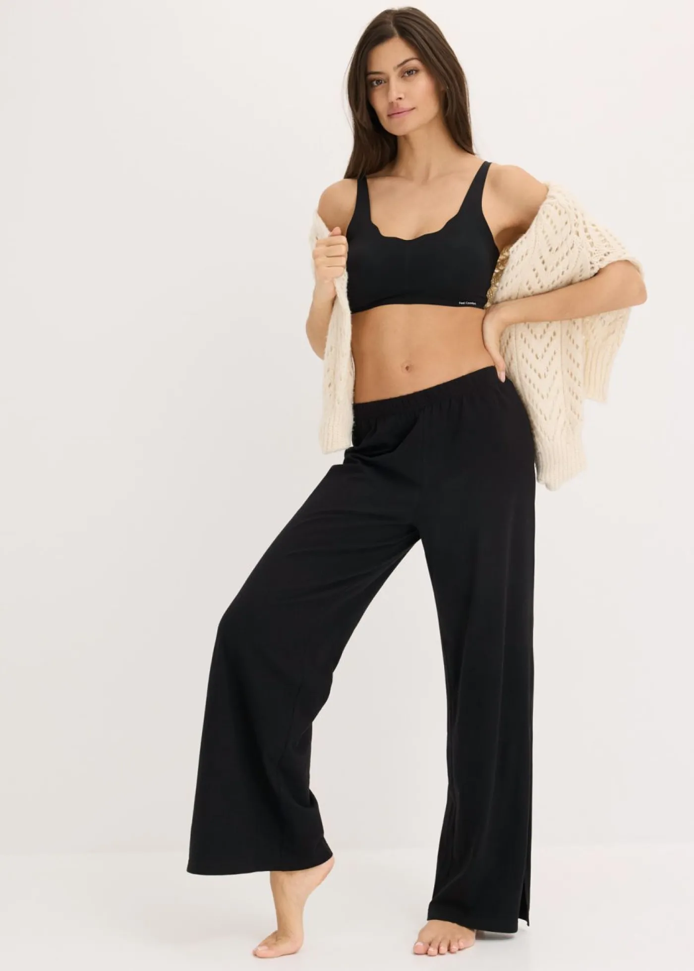 bonprix bonprix Sujetador básico Feel Comfort con corte láser sin aros Negro Hot