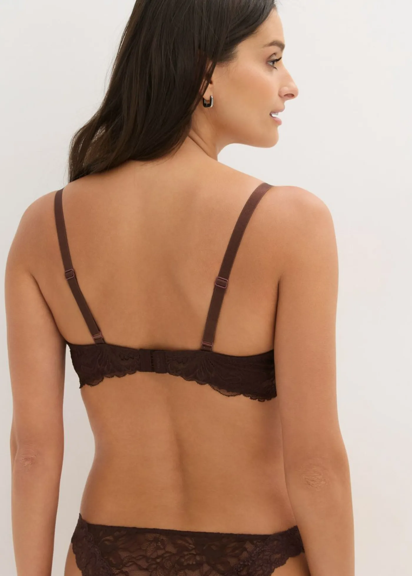 bonprix bonprix Sujetador con aros, guateado lateral y encaje delicado Marrón oscuro Clearance