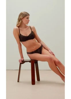 bonprix bonprix Sujetador con aros, guateado lateral y encaje delicado Marrón oscuro Clearance