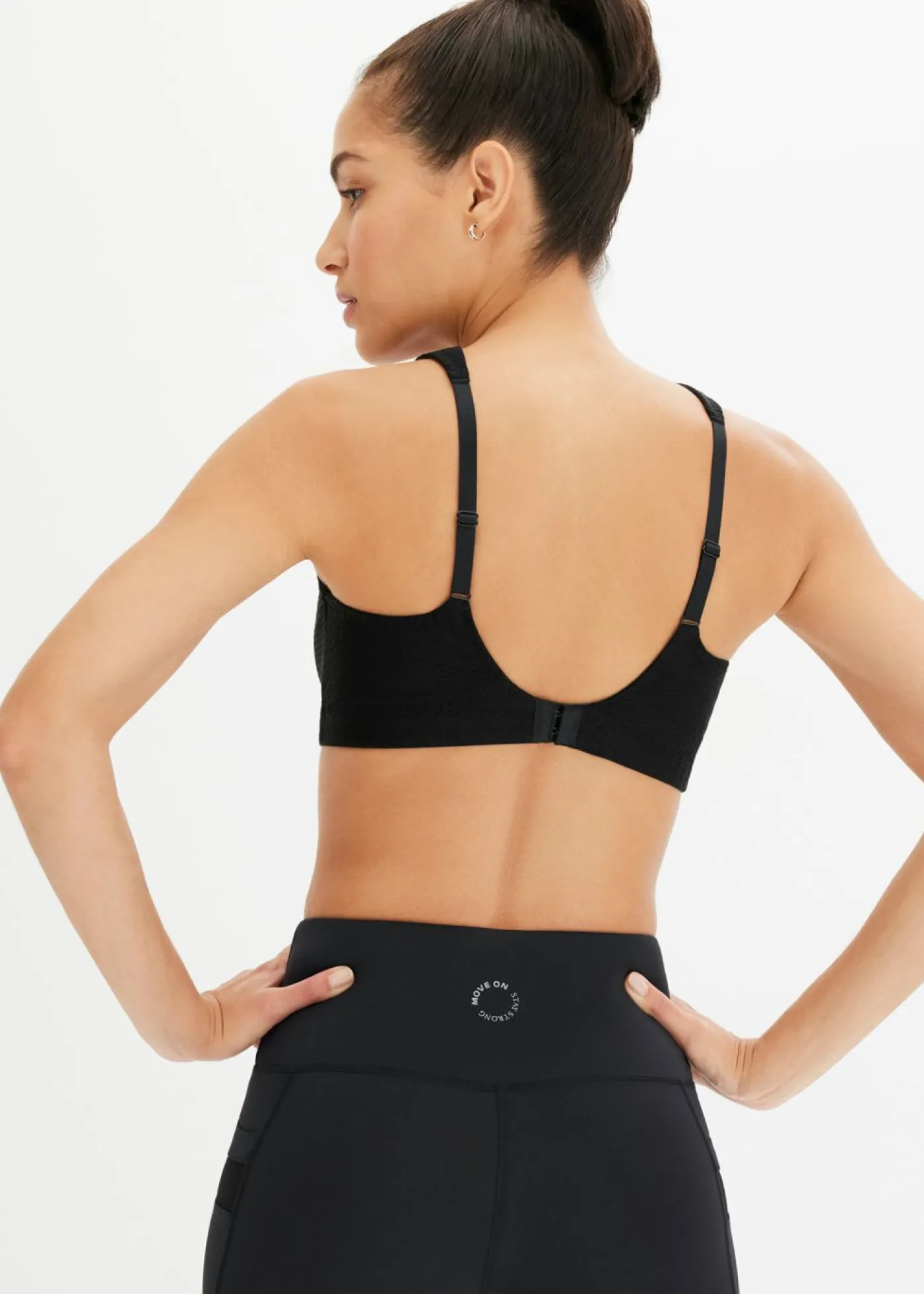bonprix bonprix Sujetador deportivo con gran sujeción Negro/morado intenso Online
