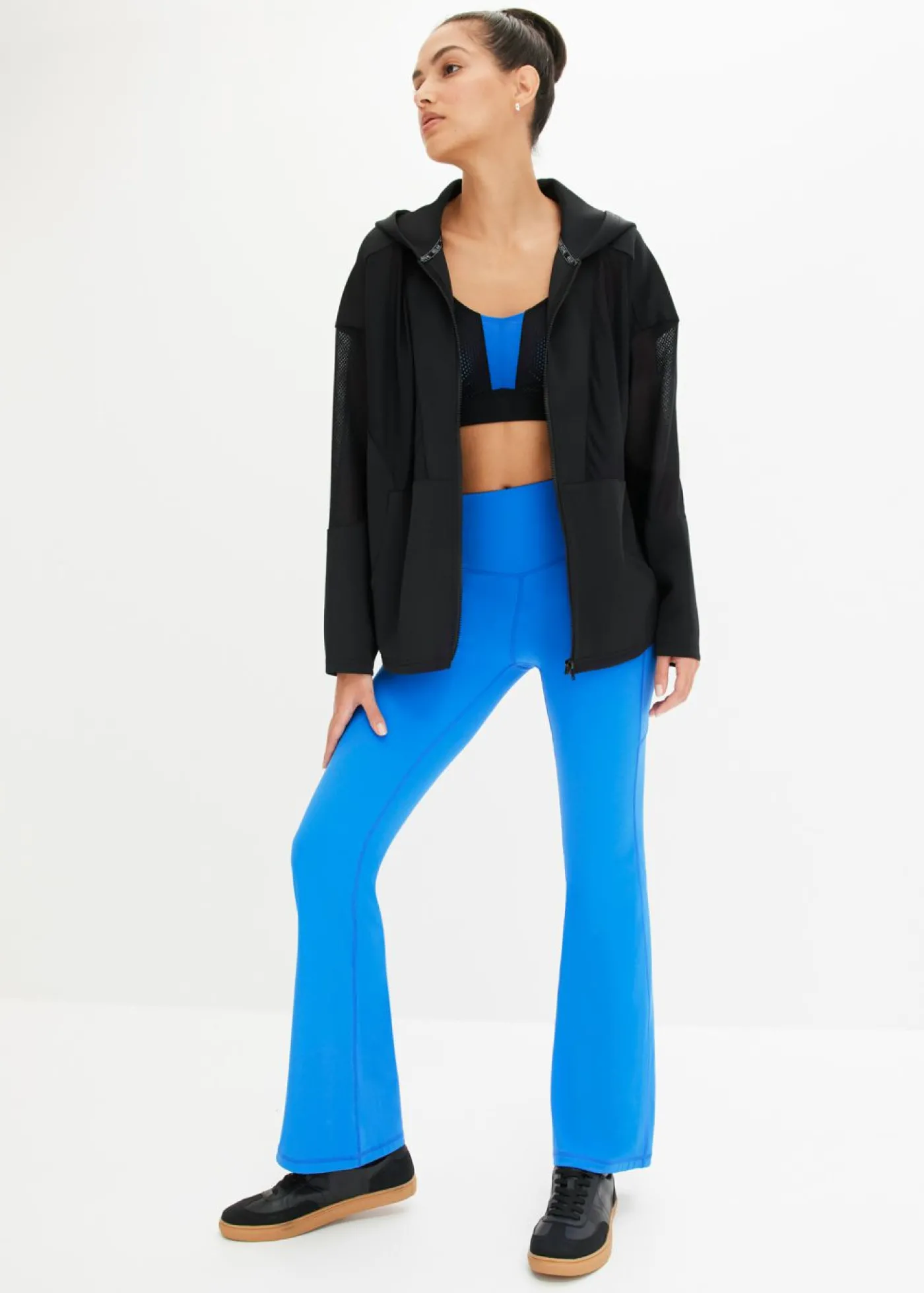 bonprix bonprix Sujetador deportivo con gran sujeción negro-azul horizonte Hot