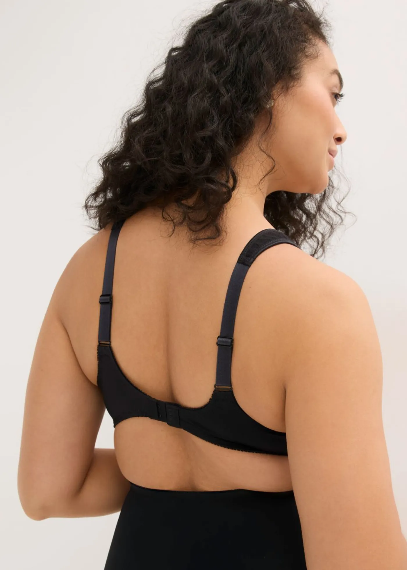 bonprix bonprix Sujetador reductor con tirantes acolchados Negro