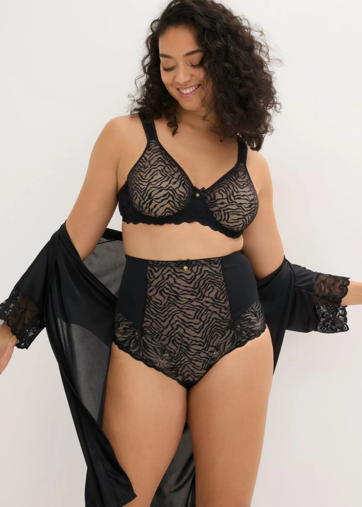 bonprix bonprix Sujetador reductor con tirantes acolchados Negro