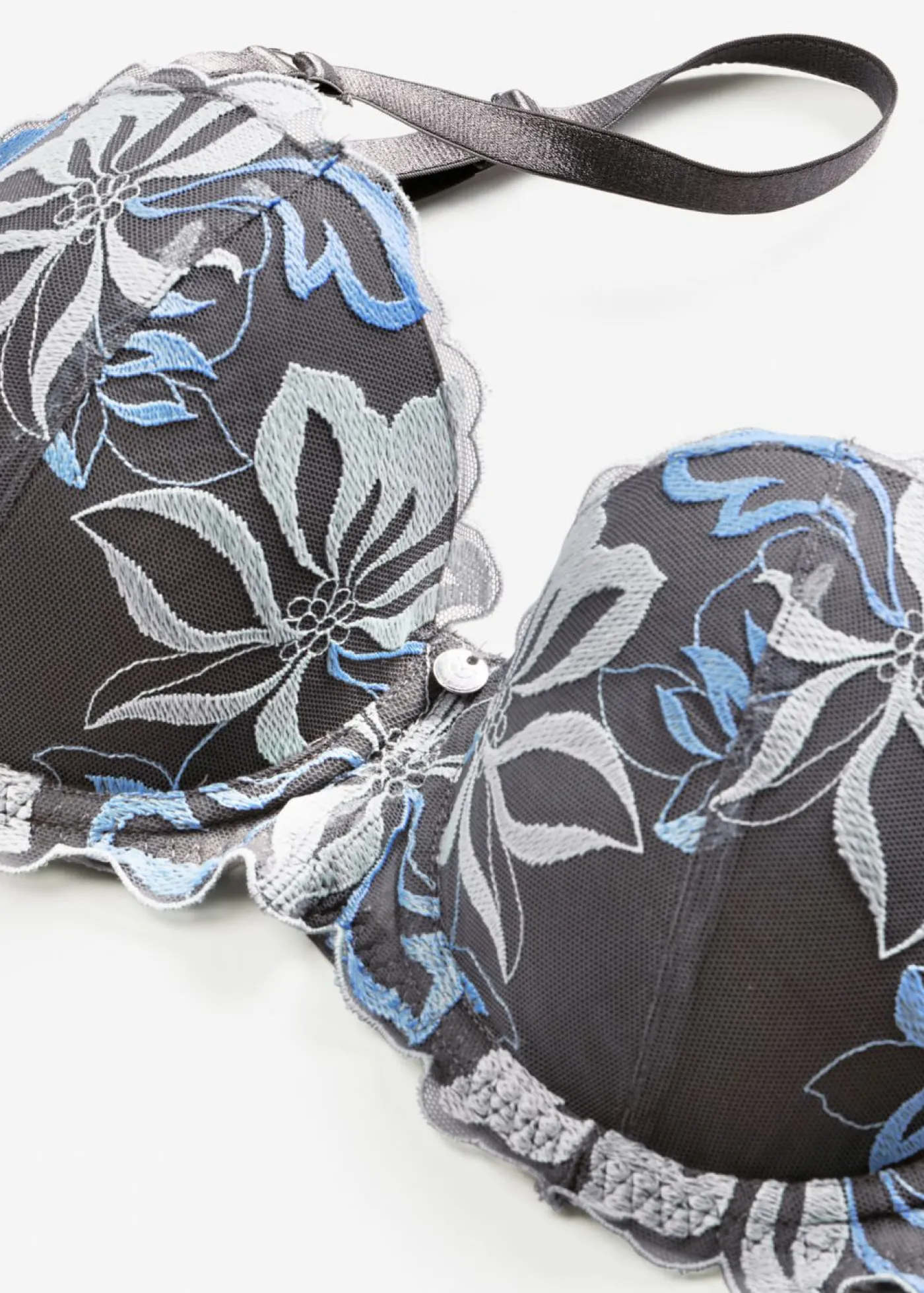 bonprix bonprix Sujetador tipo balconette con bordado delicado azul provenzal Sale