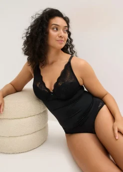 bonprix bonprix Sujetador tipo top con efecto moldeador medio y encaje Negro Outlet