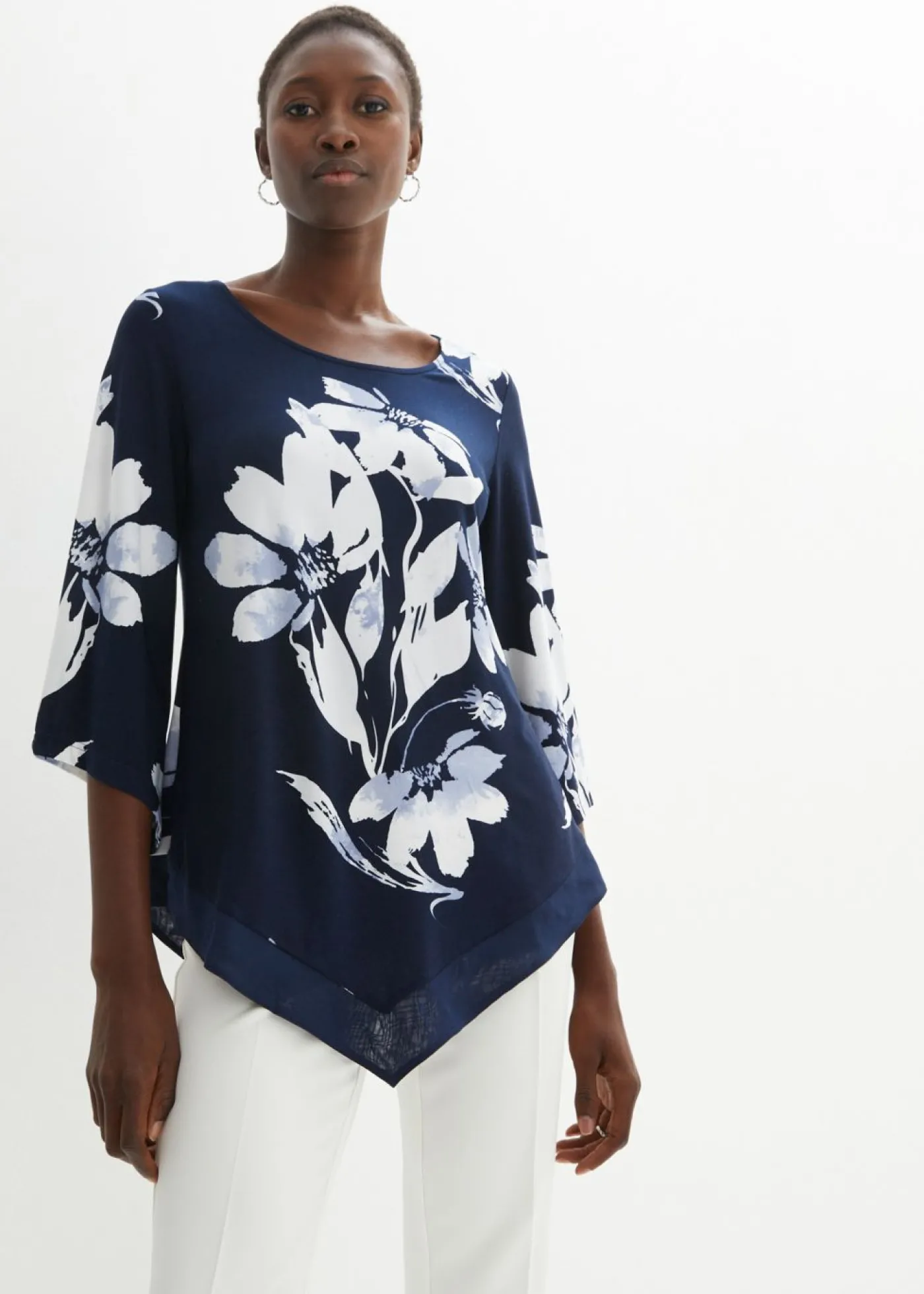bonprix bonprix Túnica con patrón de flores azul marino / blanco con flores Outlet
