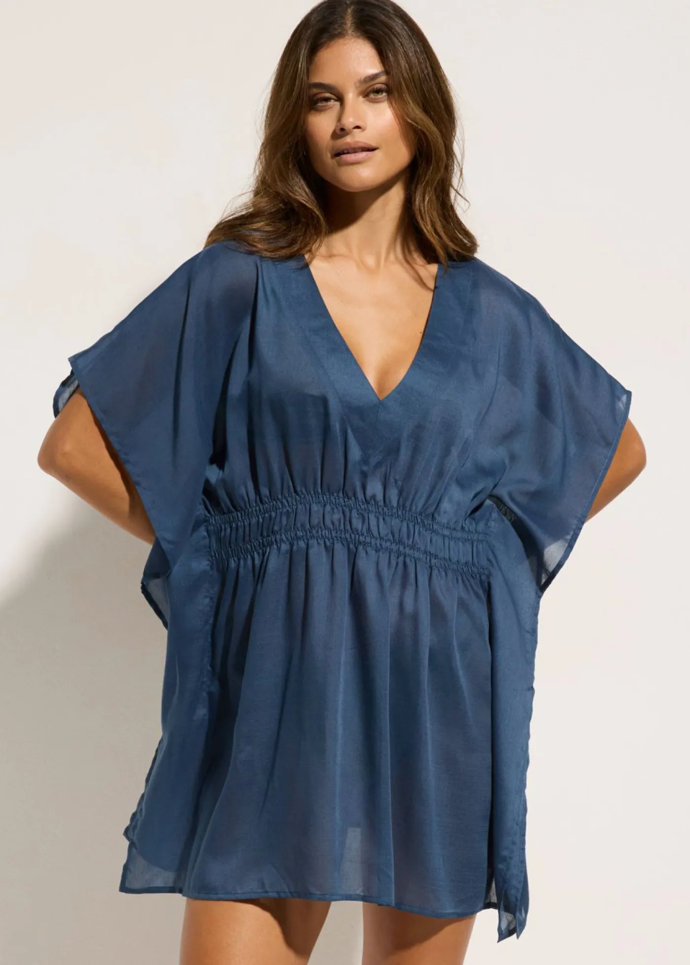 bonprix bonprix Túnica de playa transparente con escote en V Azul almirante Hot