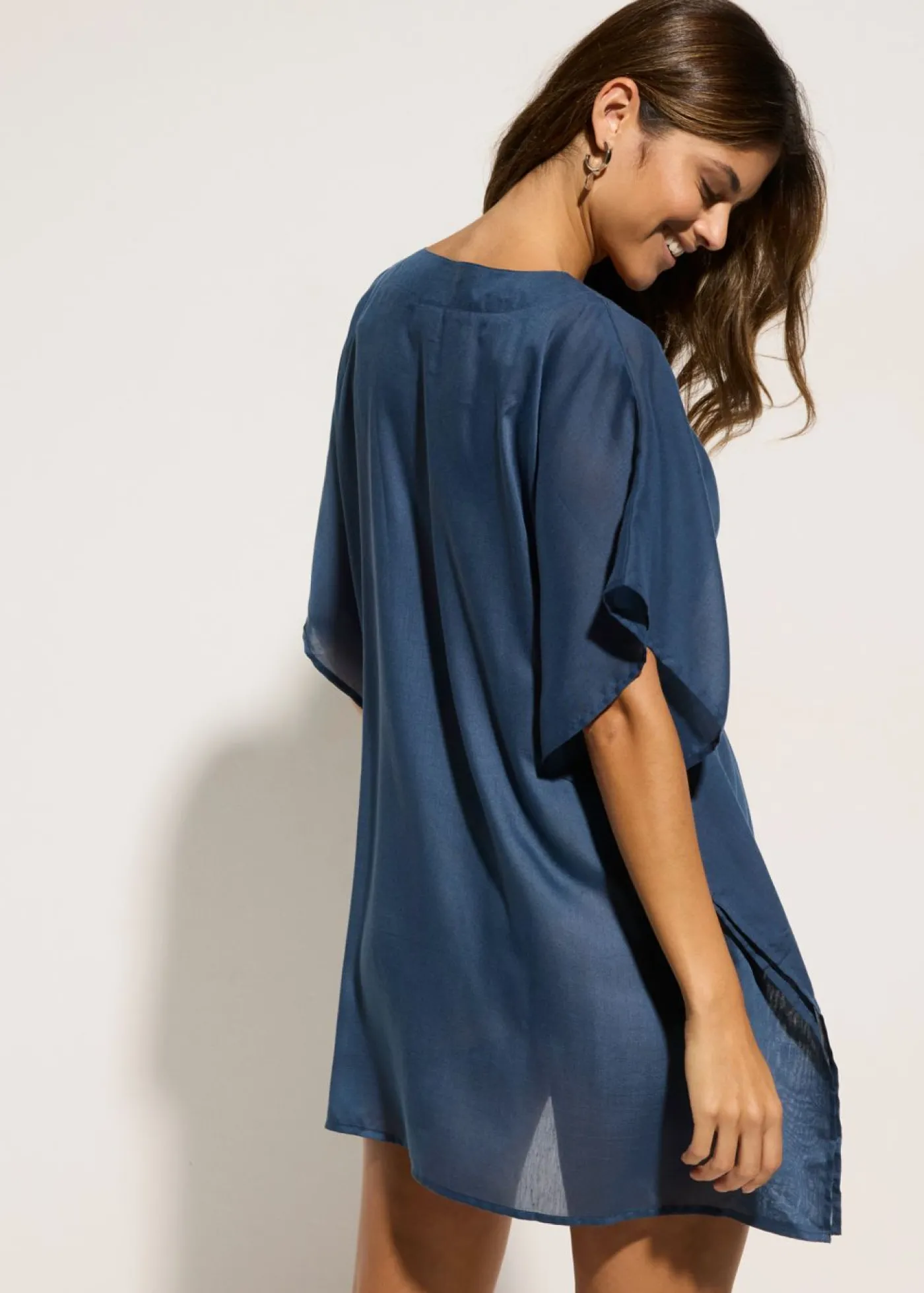 bonprix bonprix Túnica de playa transparente con escote en V Azul almirante Hot