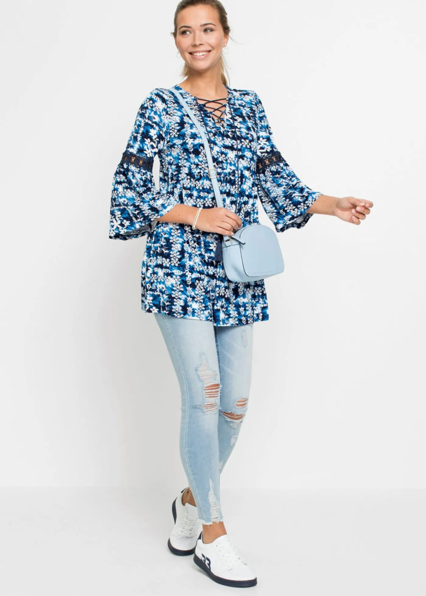 bonprix bonprix Túnica de viscosa fluida Blanco-azul oscuro estampado Clearance