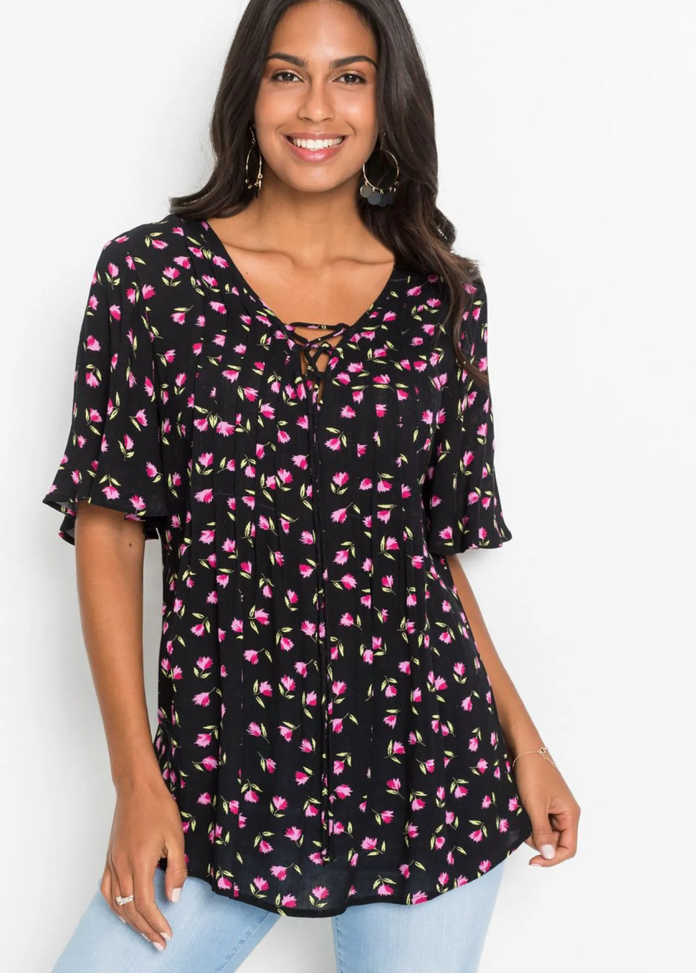 bonprix bonprix Túnica de viscosa sostenible Negro de flores Hot