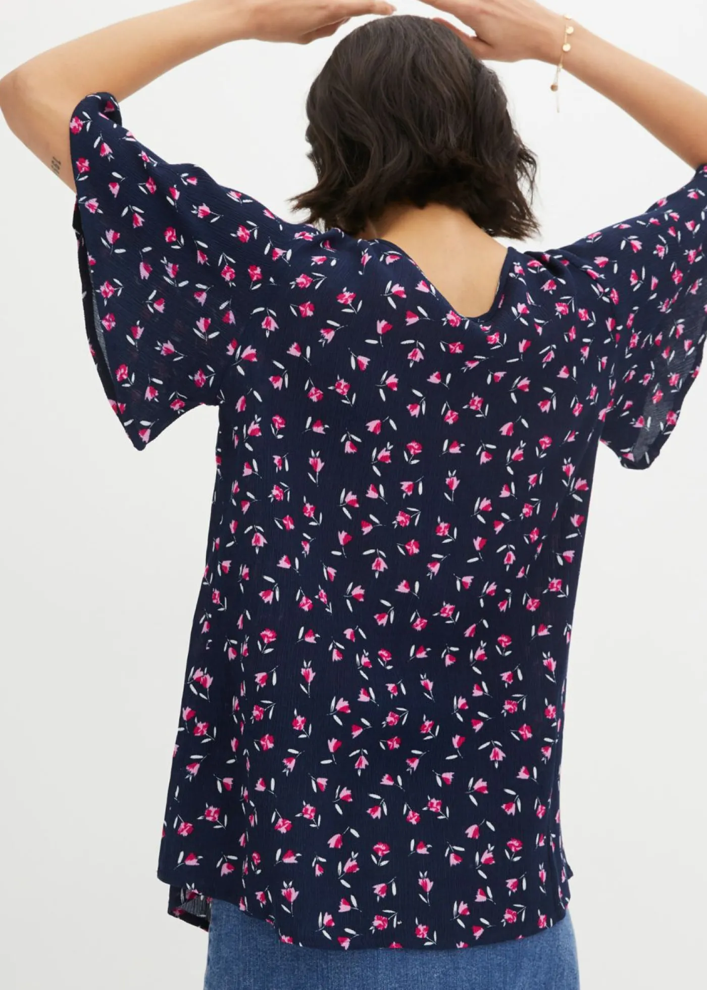 bonprix bonprix Túnica de viscosa sostenible Azul marino de flores