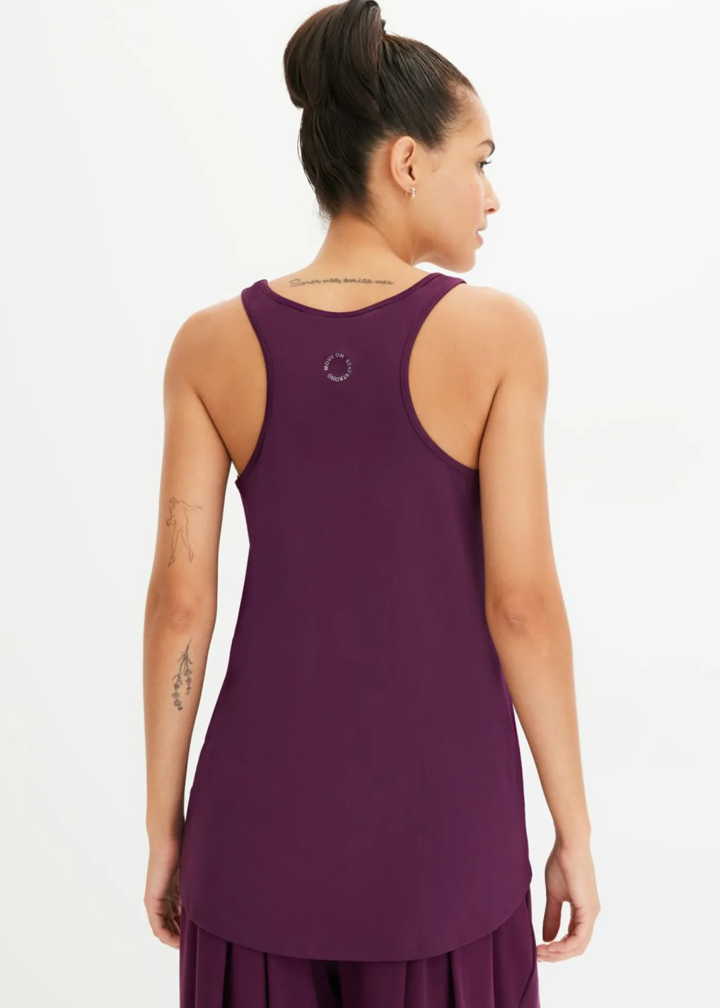 bonprix bonprix Top con espalda deportiva y material de secado rápido morado intenso