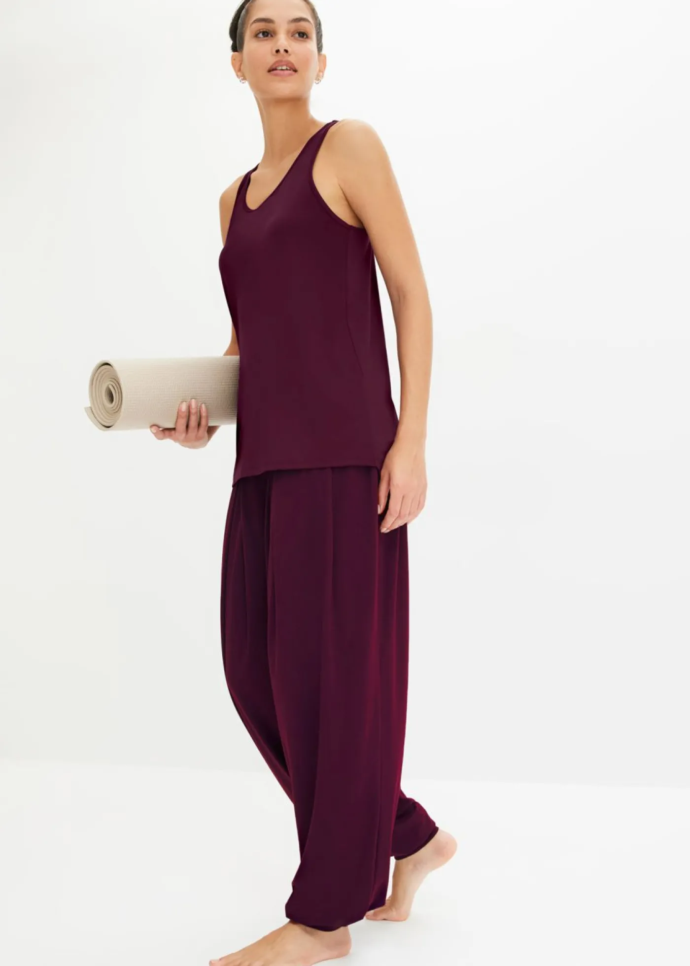 bonprix bonprix Top con espalda deportiva y material de secado rápido morado intenso