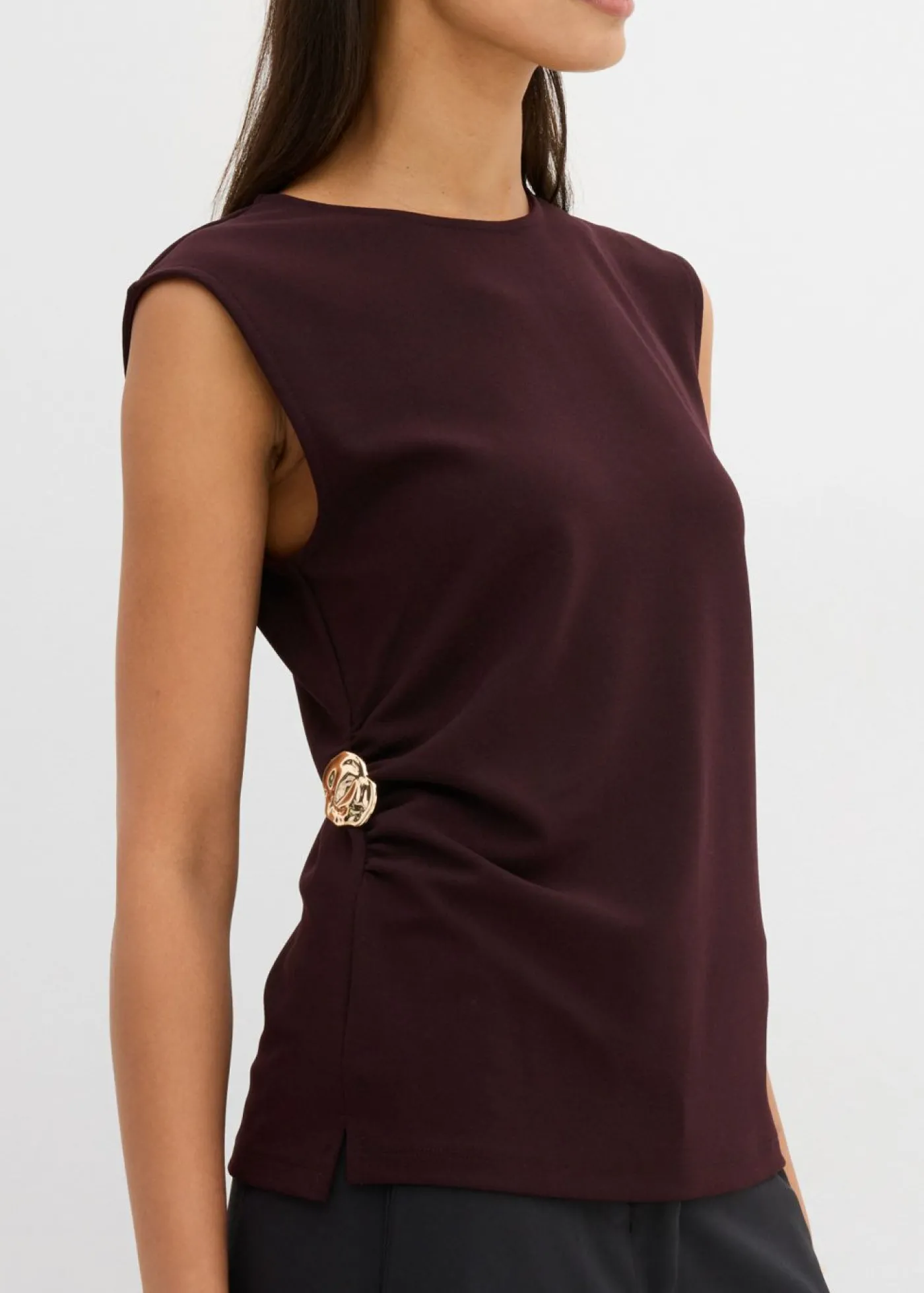 bonprix bonprix Top de crepé con hebilla decorativa rojo burdeos Discount