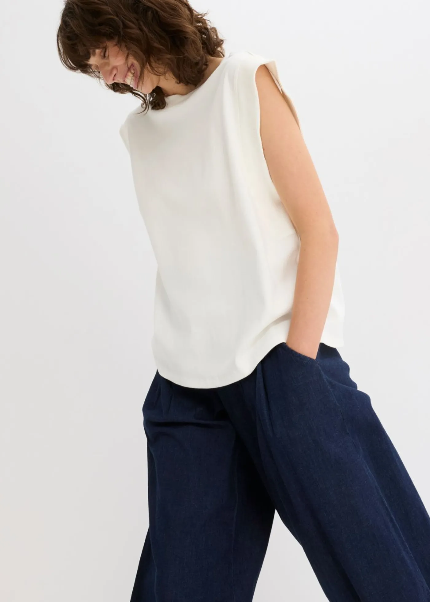 bonprix bonprix Top holgado con inserto de canalé en las mangas Blanco lana Hot