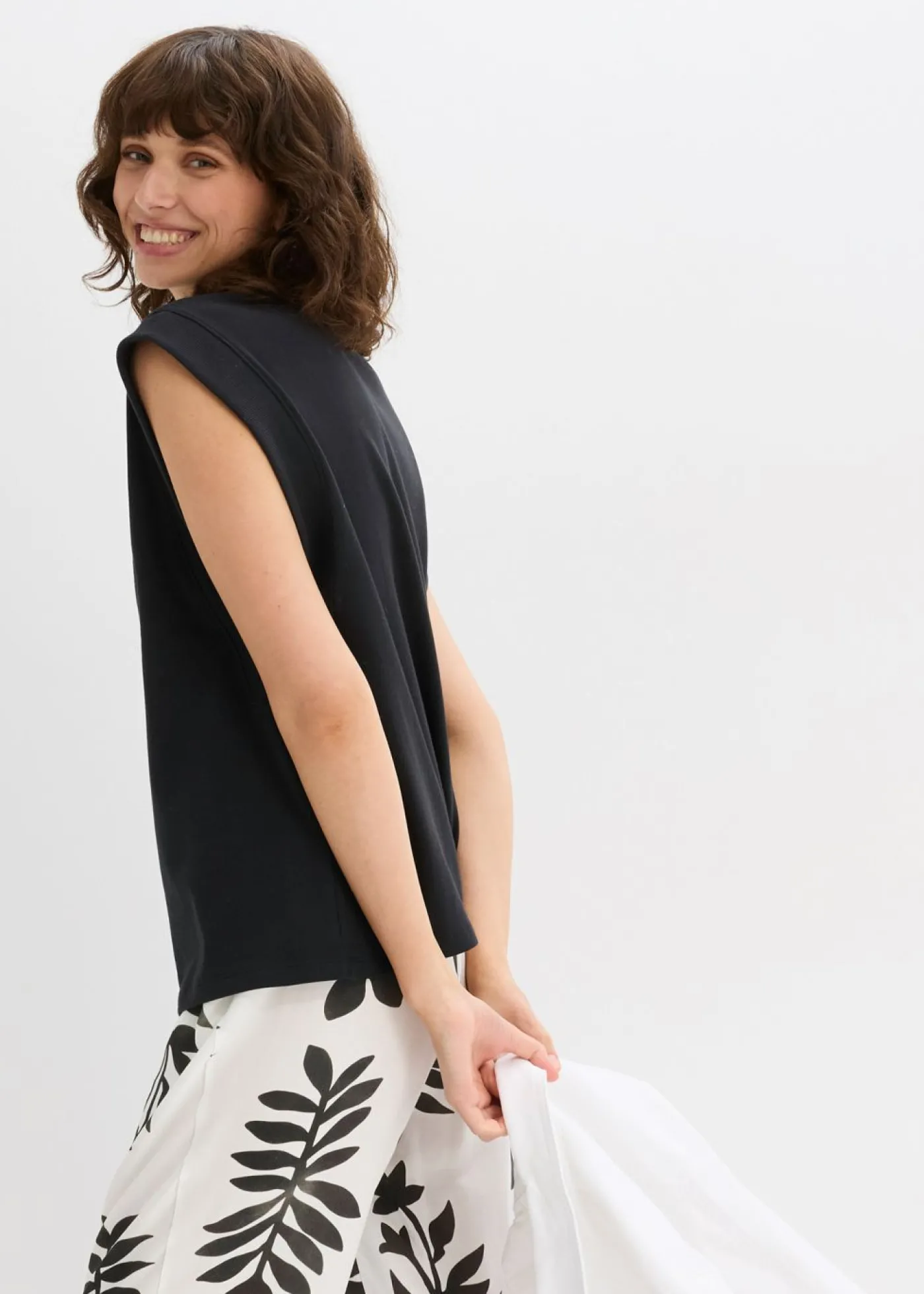 bonprix bonprix Top holgado con inserto de canalé en las mangas Negro Sale