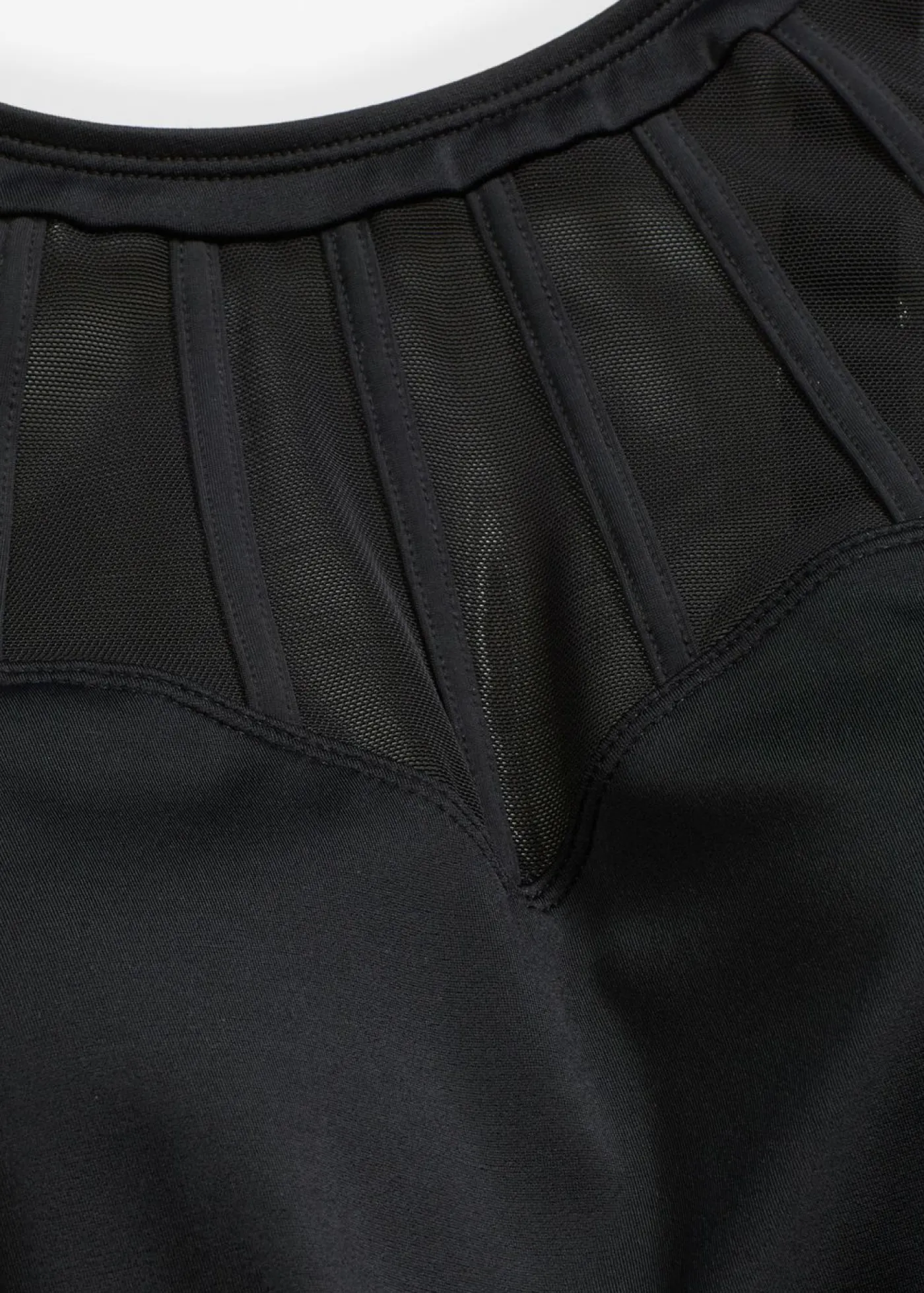 bonprix bonprix Traje de baño con efecto moldeador medio y malla transparente Negro Hot