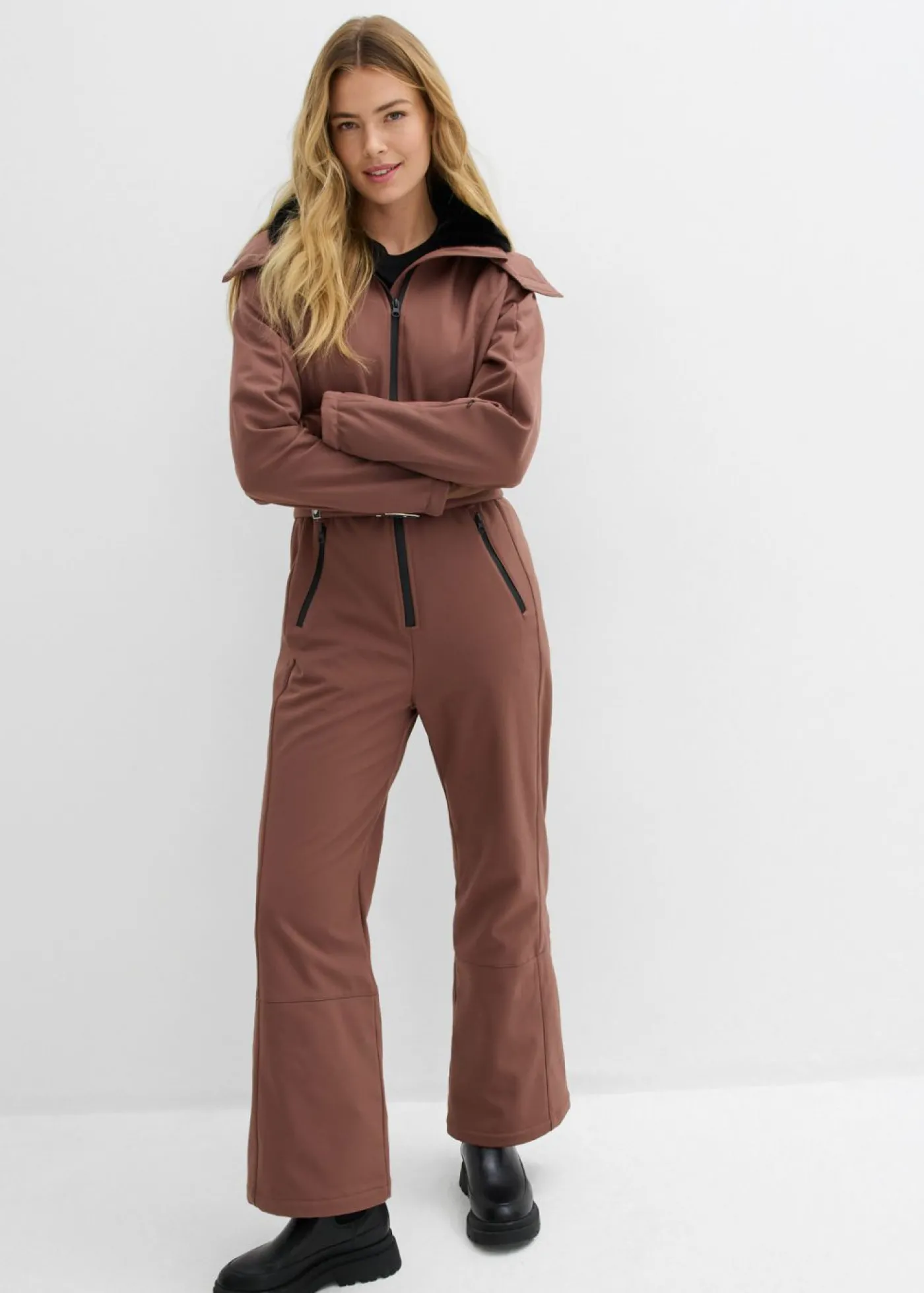 bonprix bonprix Traje de esquí de softshell con forro cálido y material impermeable Marrón claro Hot