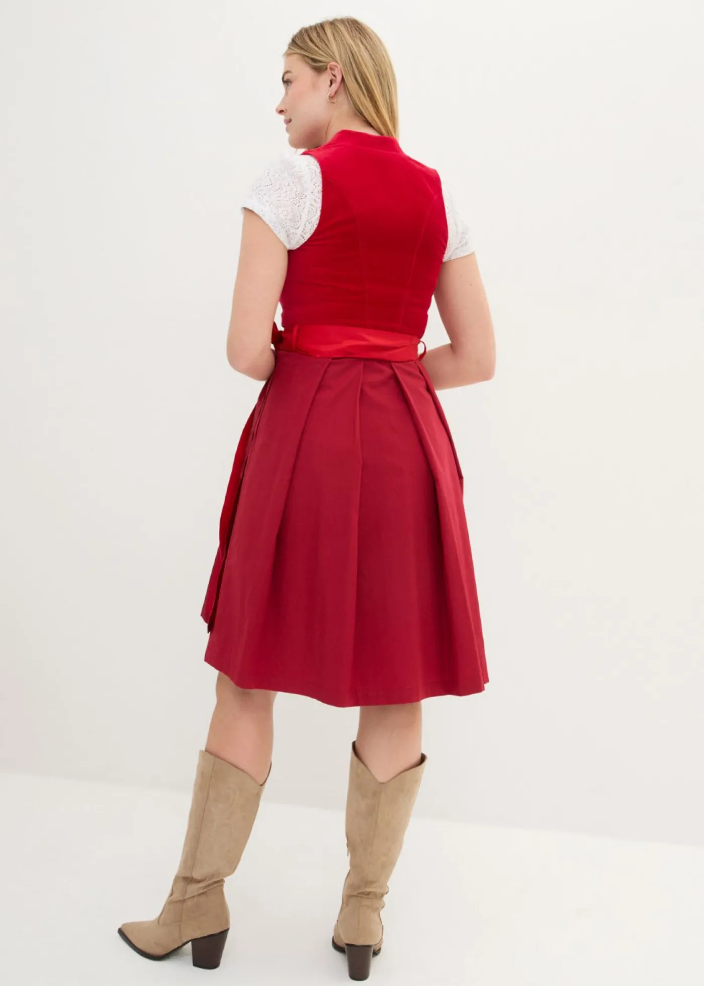 bonprix bonprix Traje tirolés con corpiño de terciopelo y delantal de satén (2 piezas) rojo atardecer/rojo Clearance