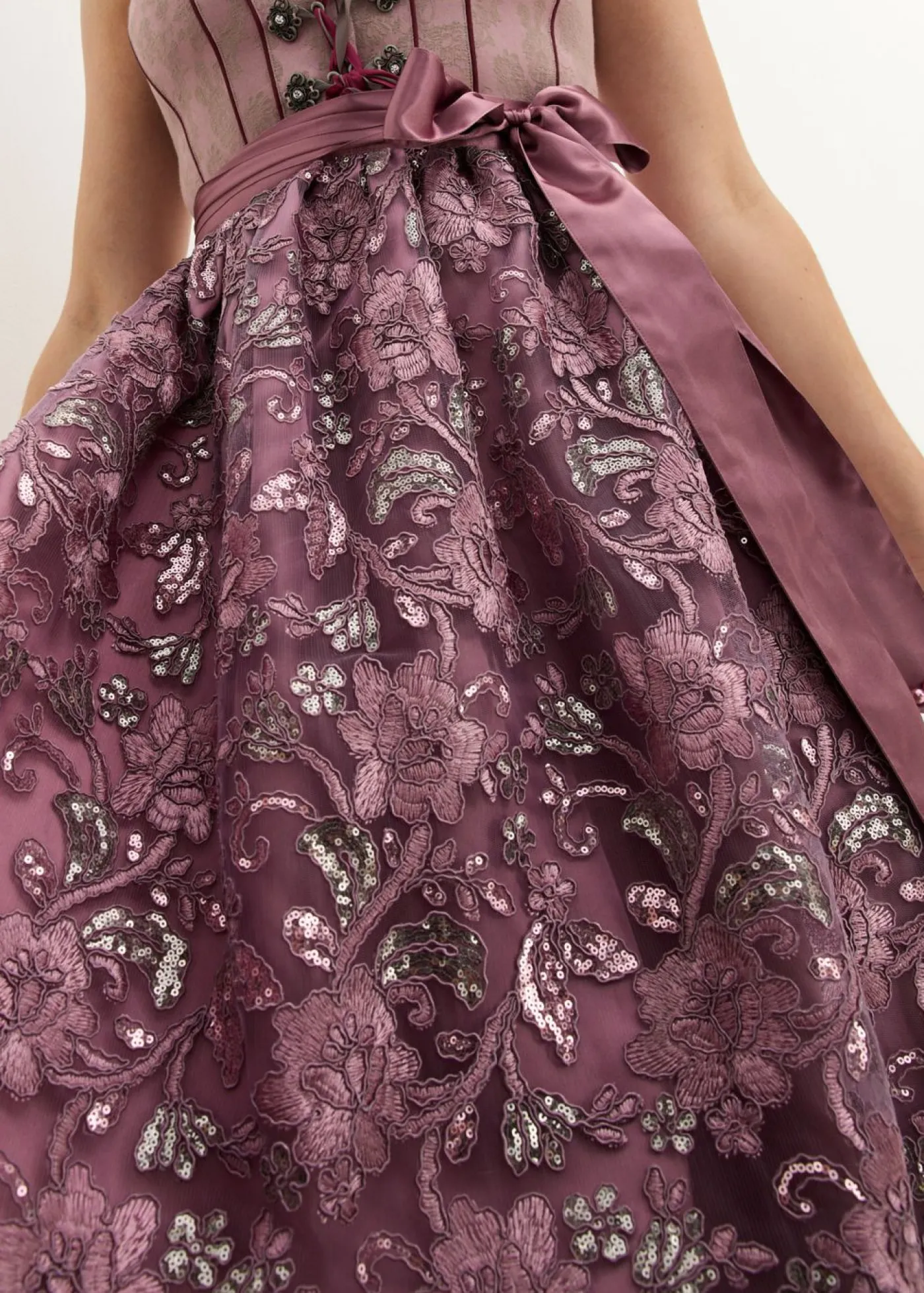 bonprix bonprix Traje tirolés y delantal (2 piezas) Rosa palo estampado Outlet