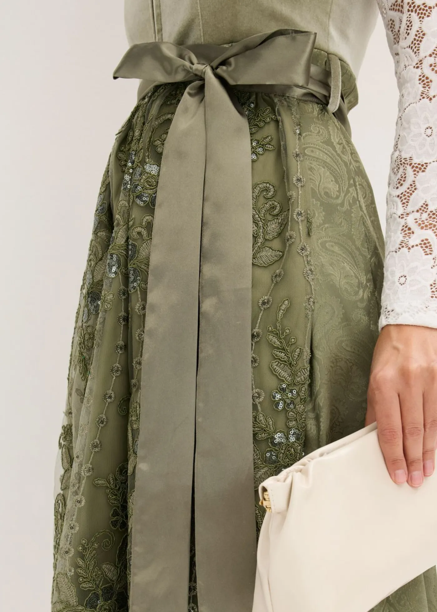 bonprix bonprix Traje tirolés y delantal (2 piezas) musgo-champán Discount