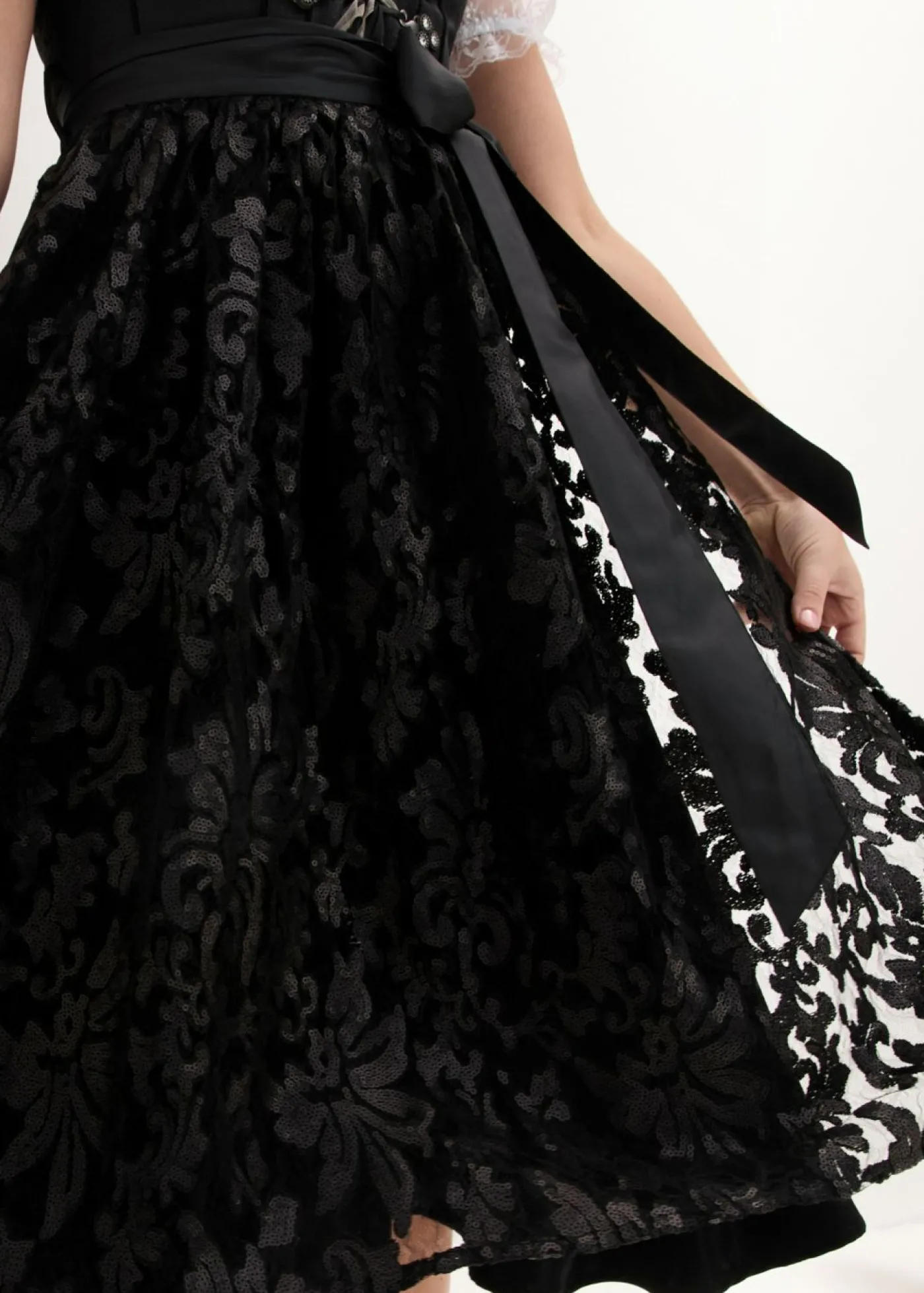 bonprix bonprix Traje tirolés y delantal (2 piezas) Negro estampado Sale