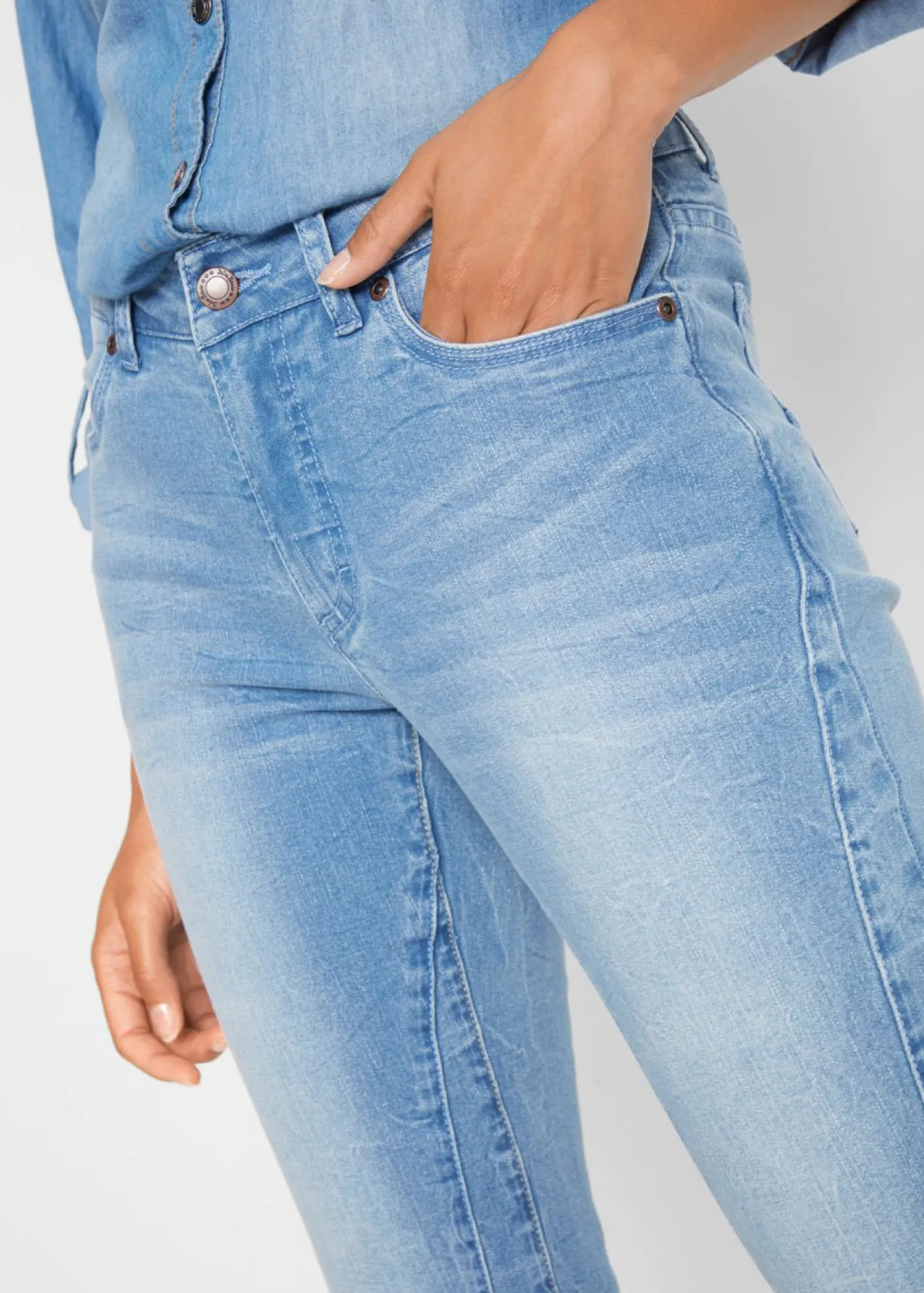 bonprix bonprix Vaquero soft 7/8 azul claro denim usado Discount