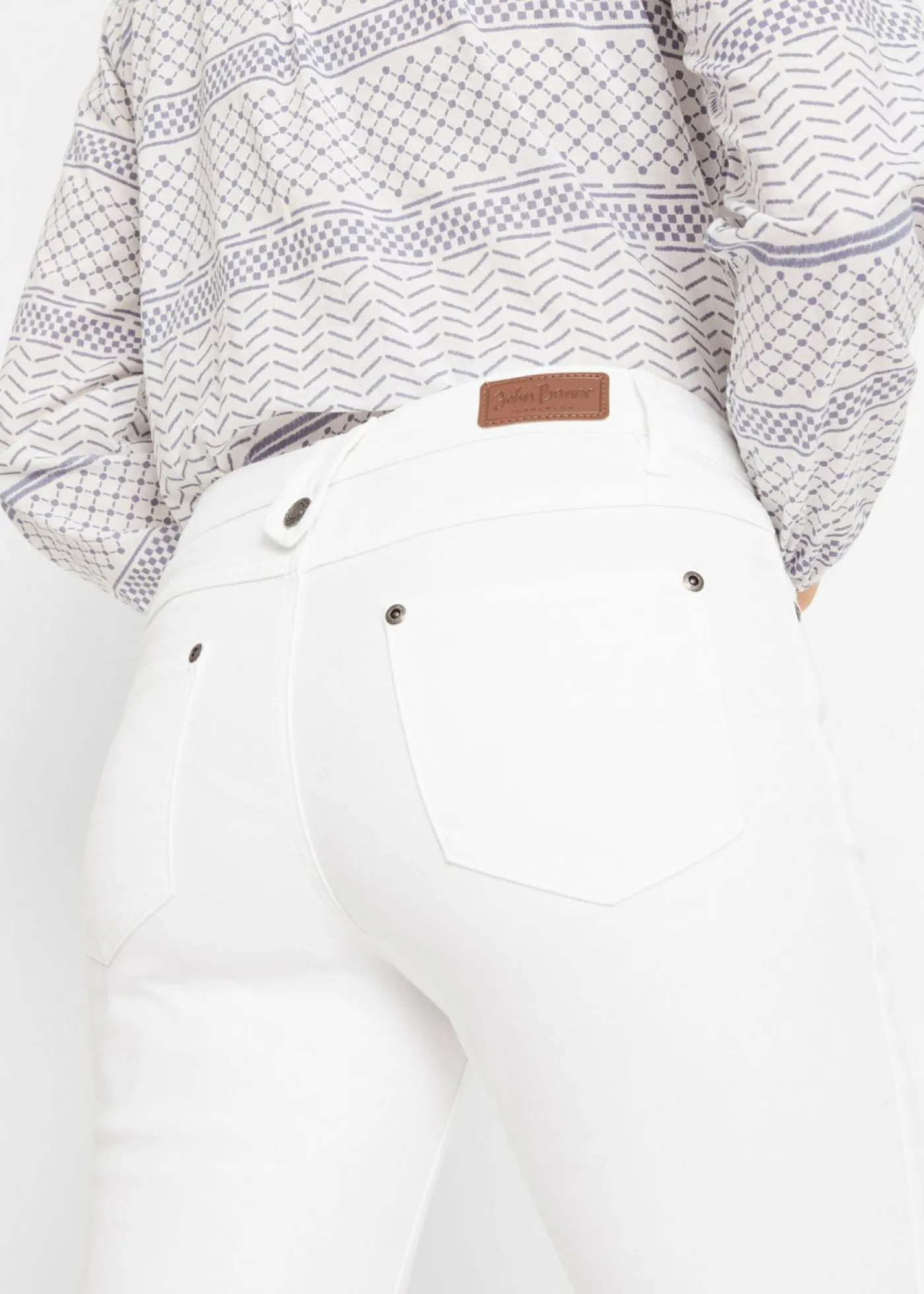 bonprix bonprix Vaqueros acortados de corte slim y media cintura Sarga blanca Hot