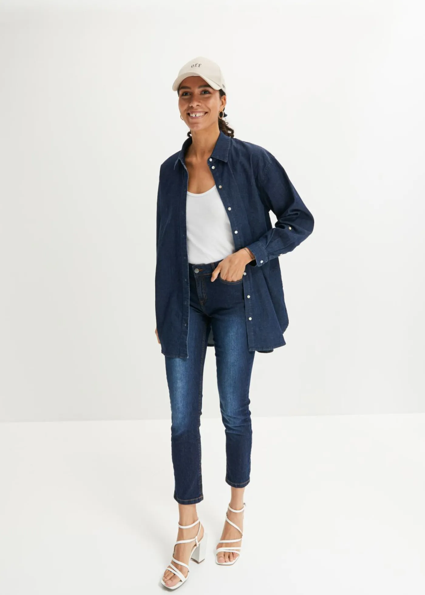 bonprix bonprix Vaqueros acortados de corte slim y media cintura Denim claro desgastado Sale
