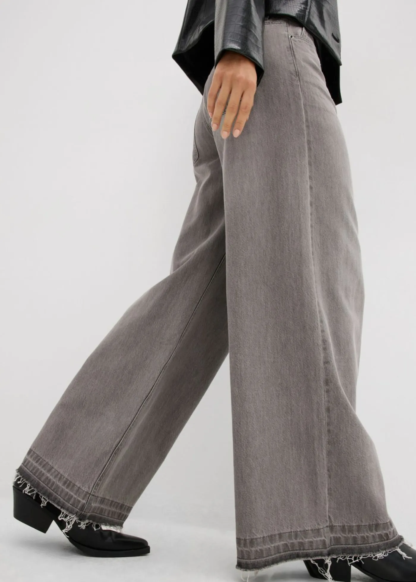 bonprix bonprix Vaqueros anchos de talle medio con cinturilla cómoda denim gris claro usado Sale