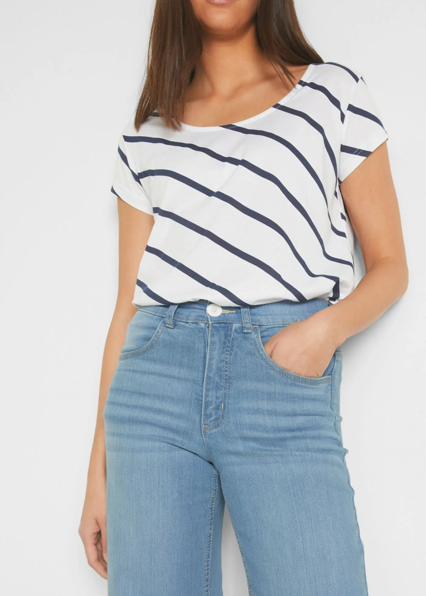bonprix bonprix Vaqueros capri de corte ancho Denim claro desgastado Online