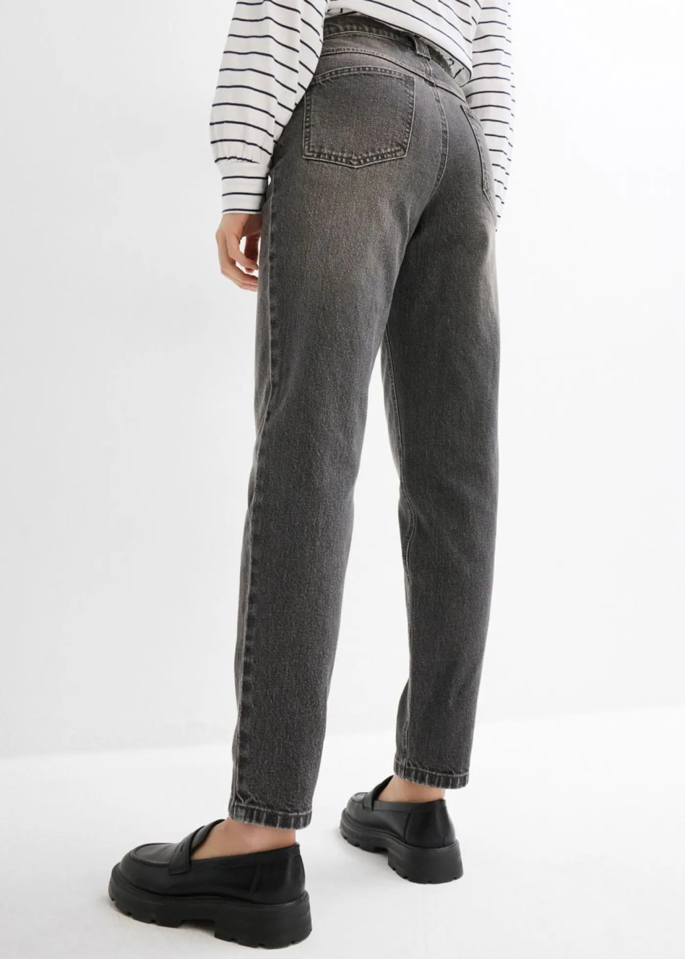 bonprix bonprix Vaqueros capri de talle alto con corte mom denim gris desgastado Hot
