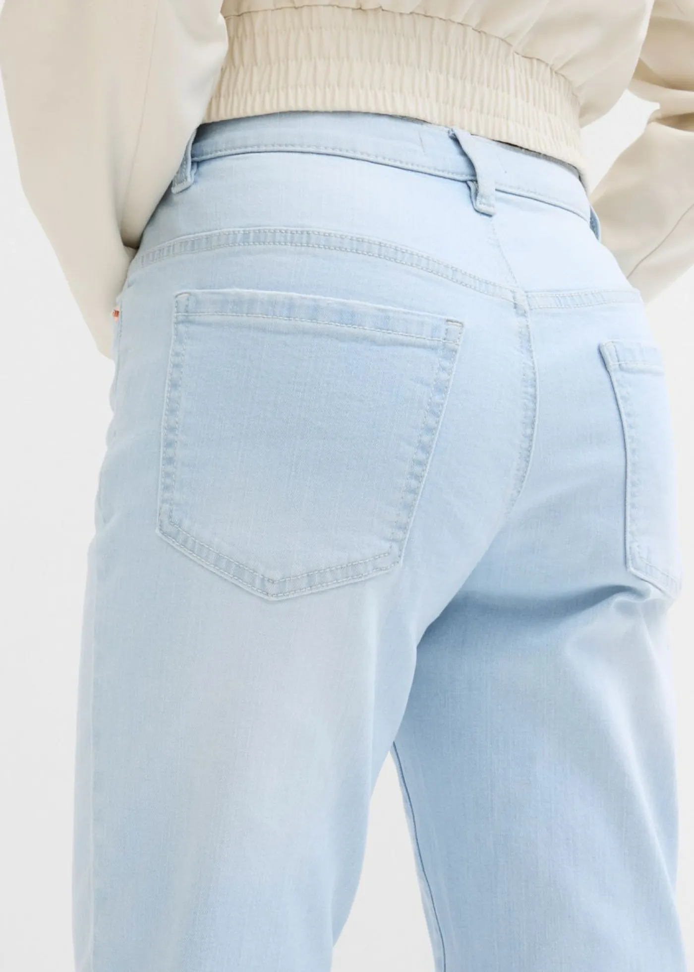 bonprix bonprix Vaqueros capri de talle alto con corte mom azul hielo denim usado