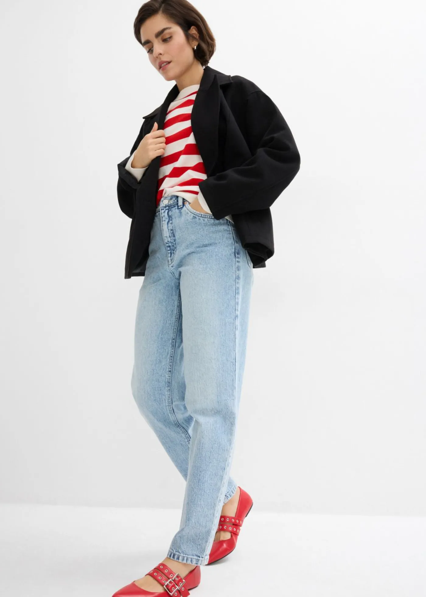 bonprix bonprix Vaqueros capri de talle alto con corte mom azul hielo denim desgastado Online
