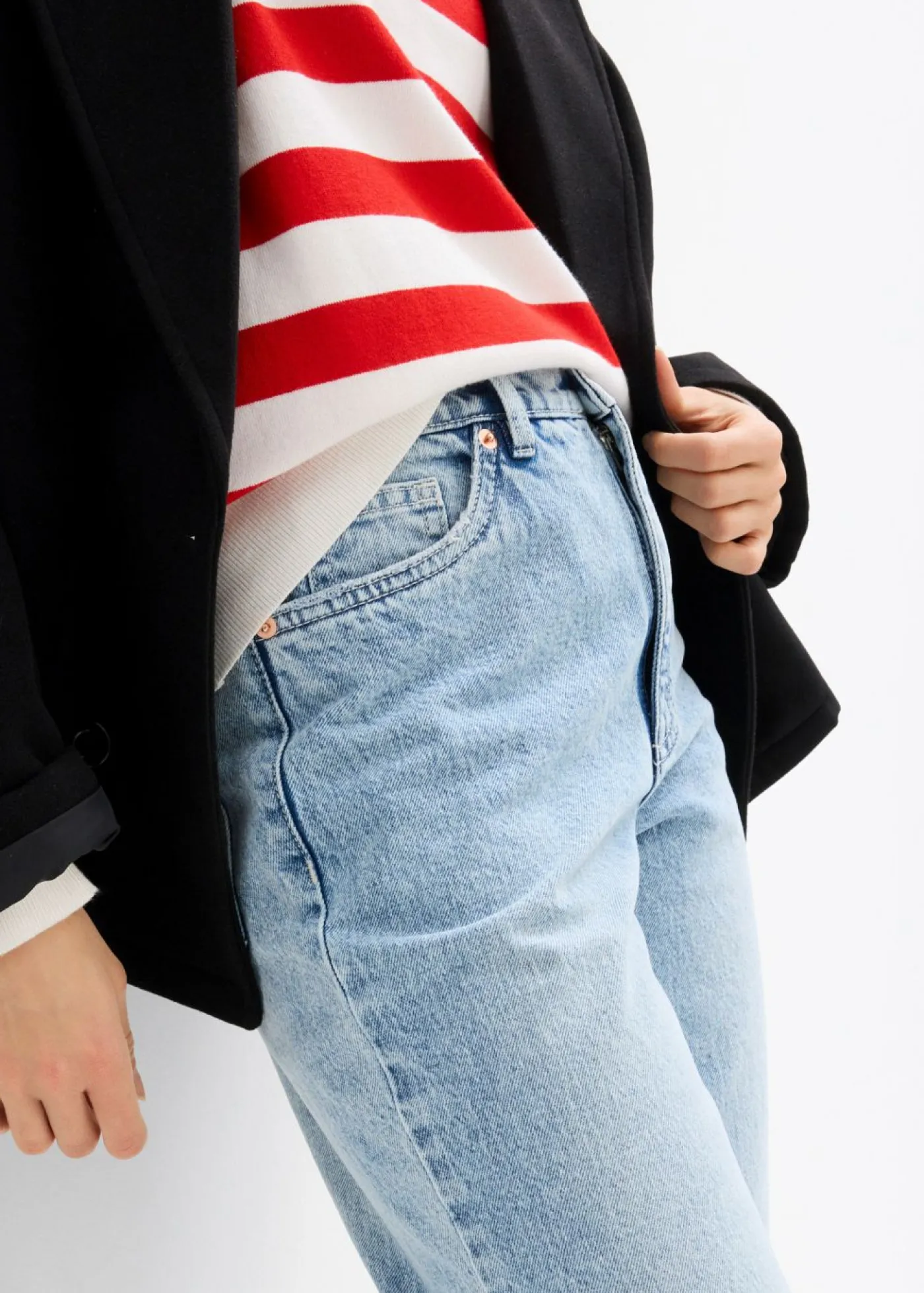 bonprix bonprix Vaqueros capri de talle alto con corte mom azul hielo denim desgastado Online