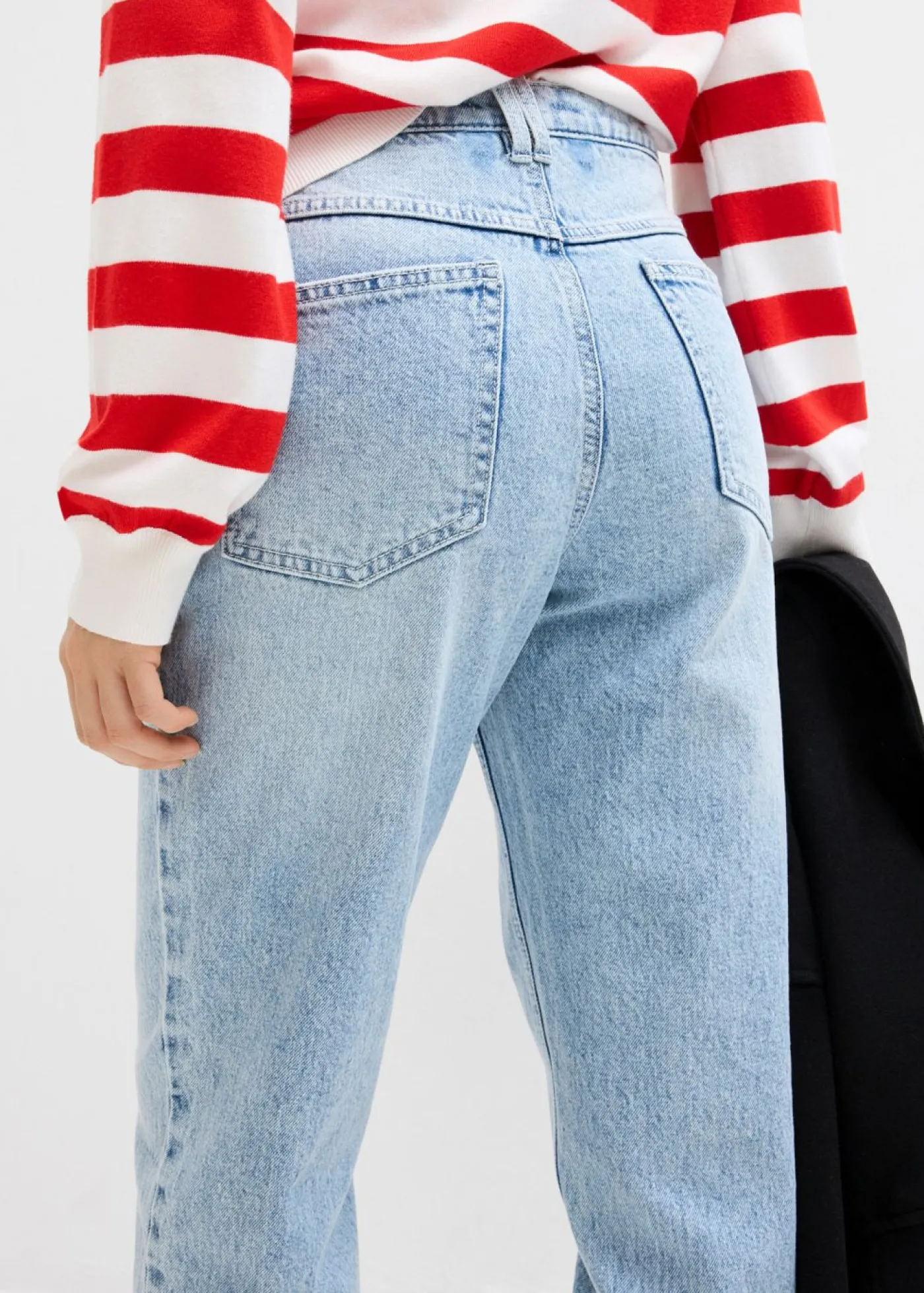 bonprix bonprix Vaqueros capri de talle alto con corte mom azul hielo denim desgastado Online
